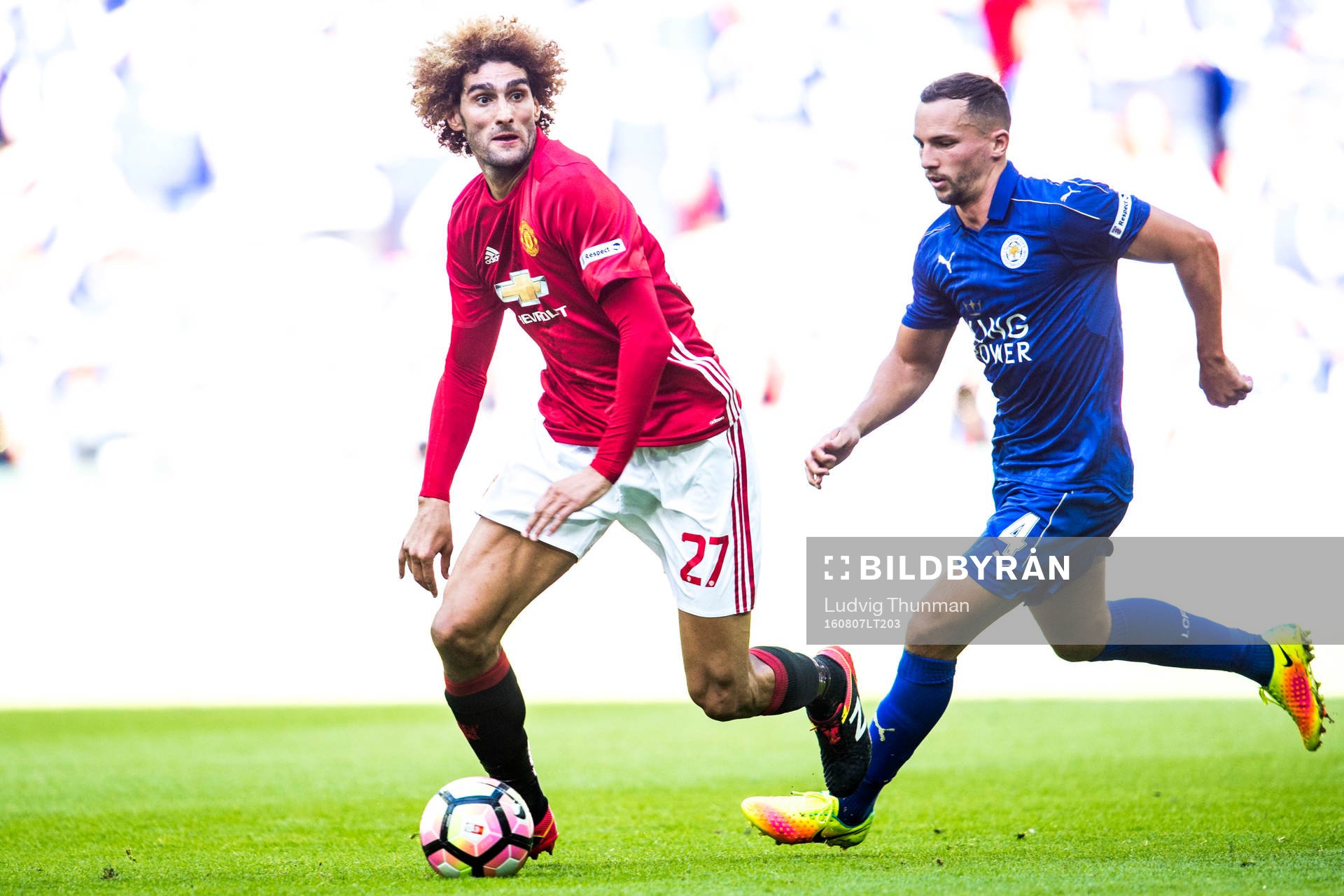 Manchester Uniteds Marouane Fellaini och Leicester Citys