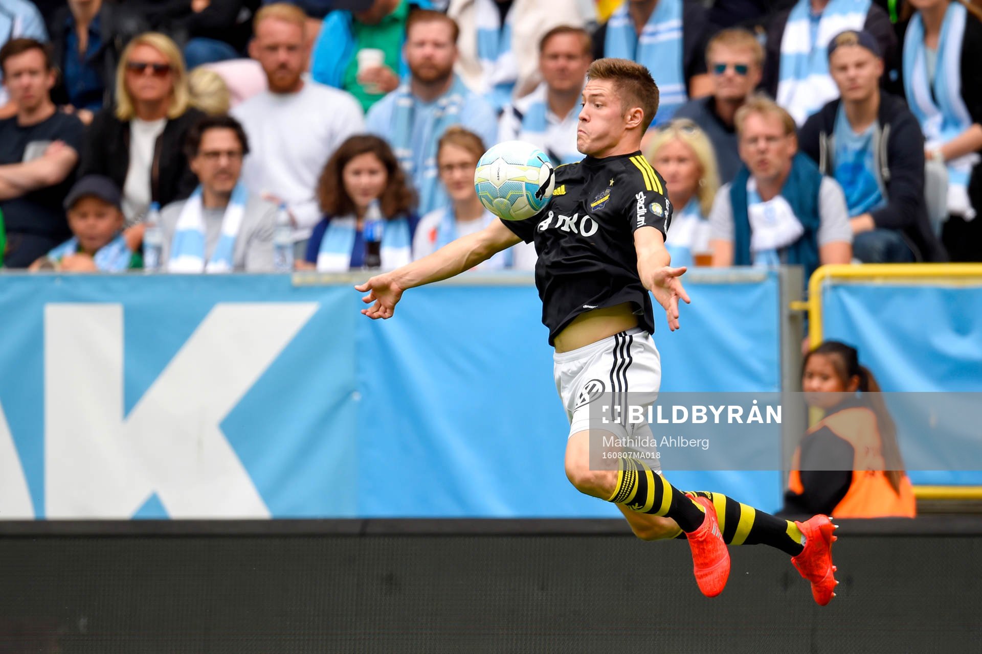 AIK:s Haukur Heidar Hauksson under fotbollsmatchen i Allsvenskan mellan Malmö FF och AIK den 7 augusti 2016 i Malmö.
