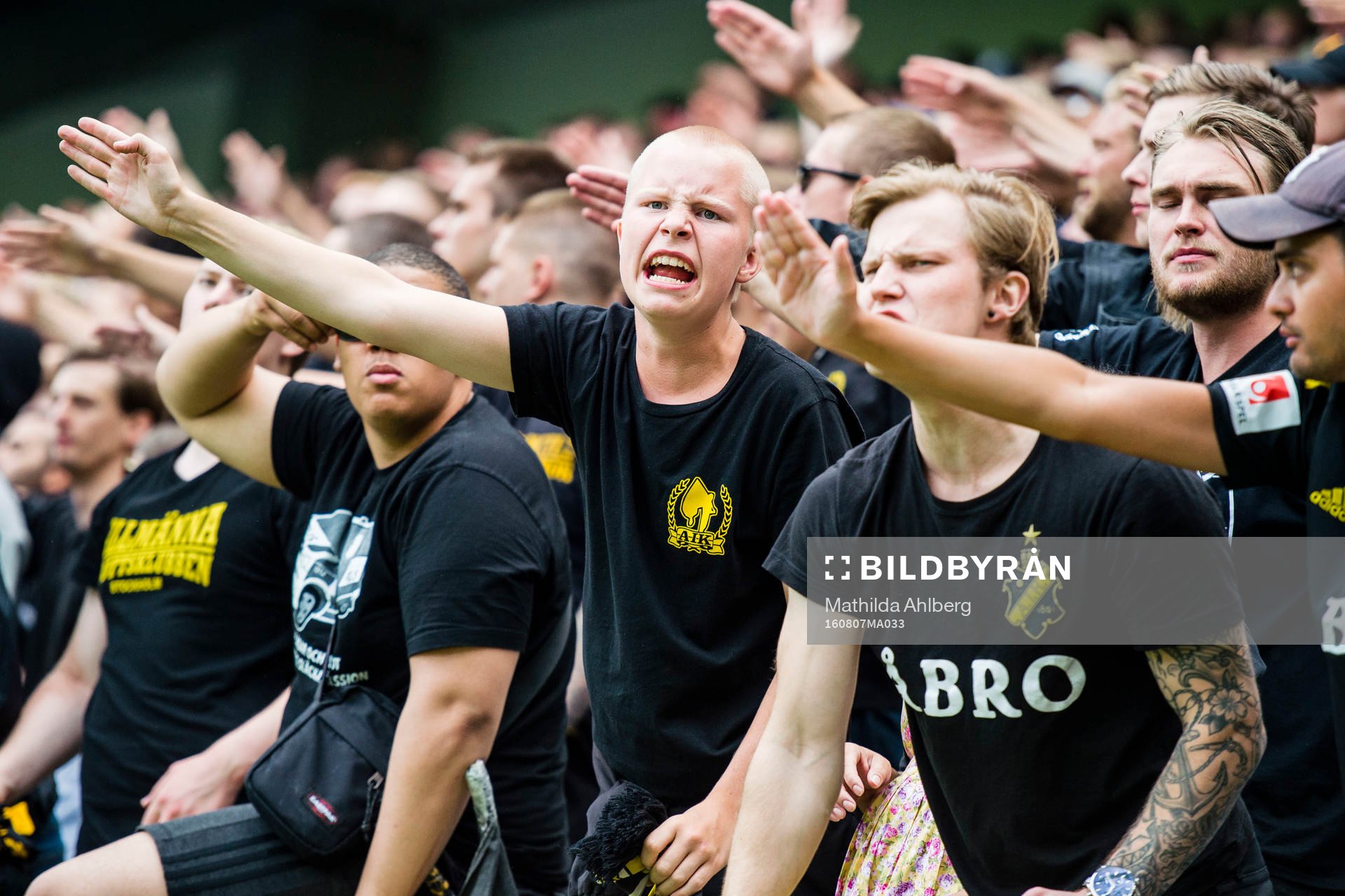 s supportrar på läktaren