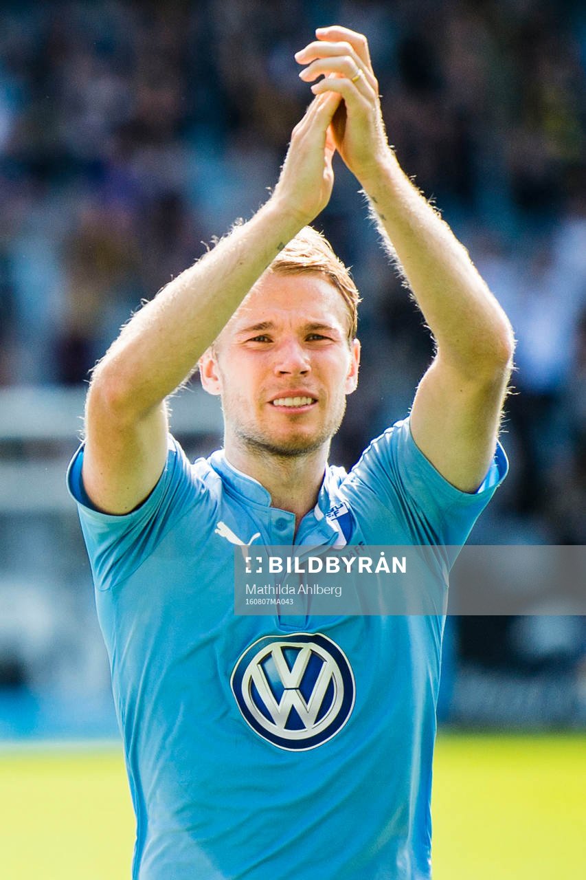 Malmö FFs Oscar Lewicki tackar publiken
