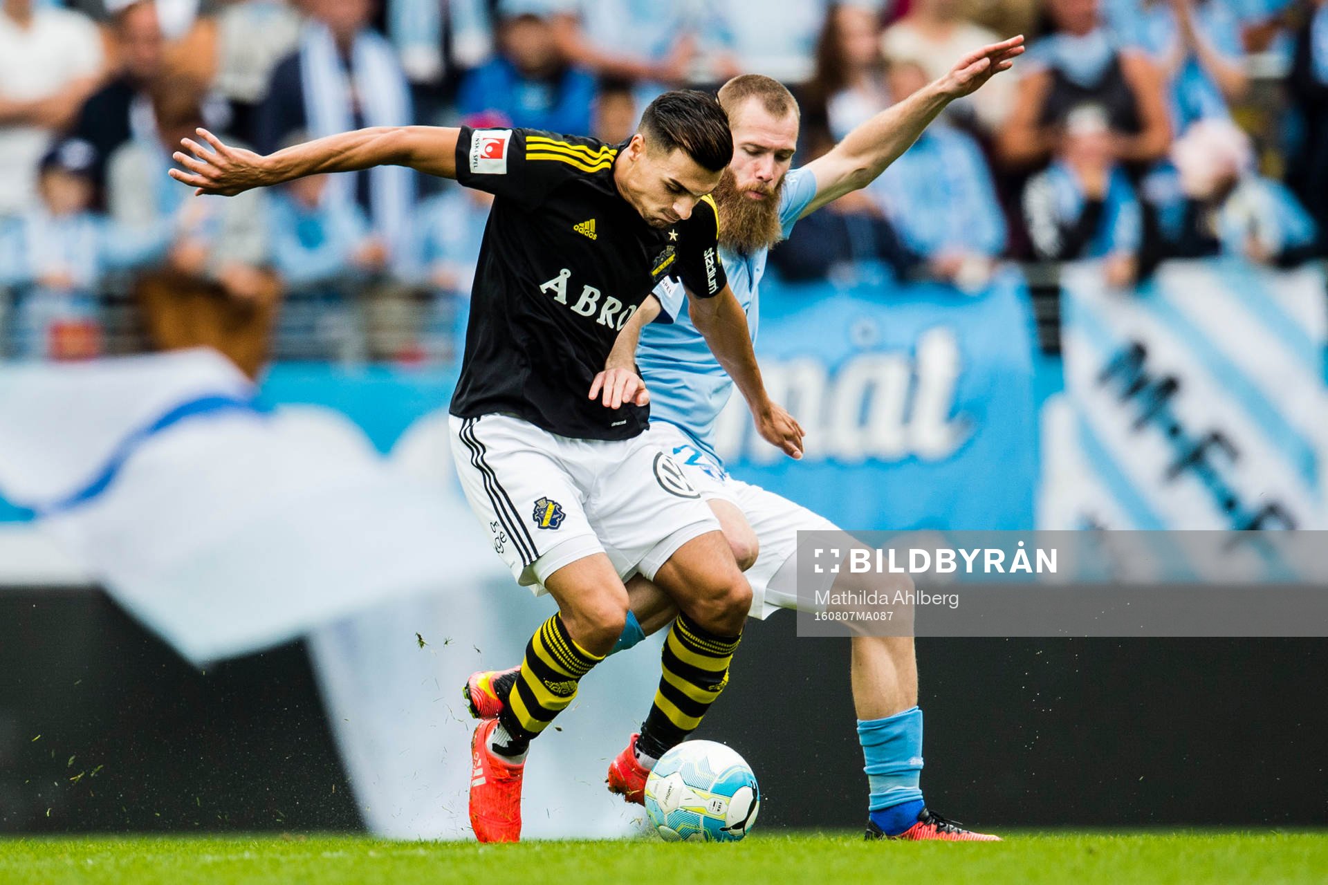 s Ahmed Yasin och Malmö FFs Jo Inge Berget i duell