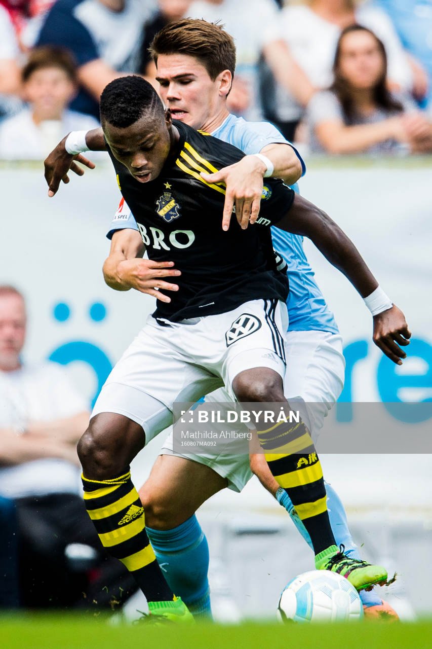 s Patrick Kpozo och Malmö FFs Vidar Örn Kjartansson i