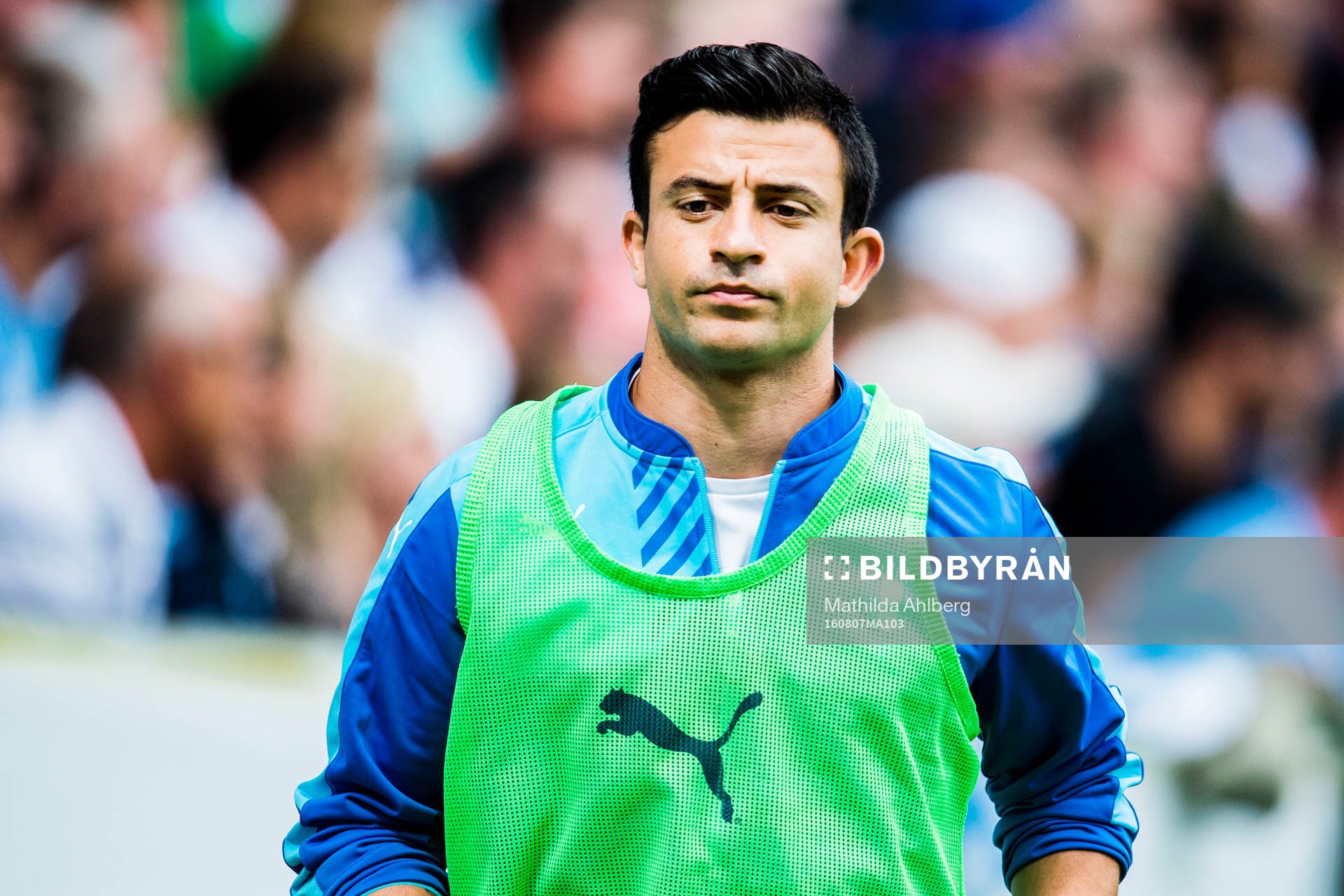 Malmö FFs Behrang Safari värmer upp