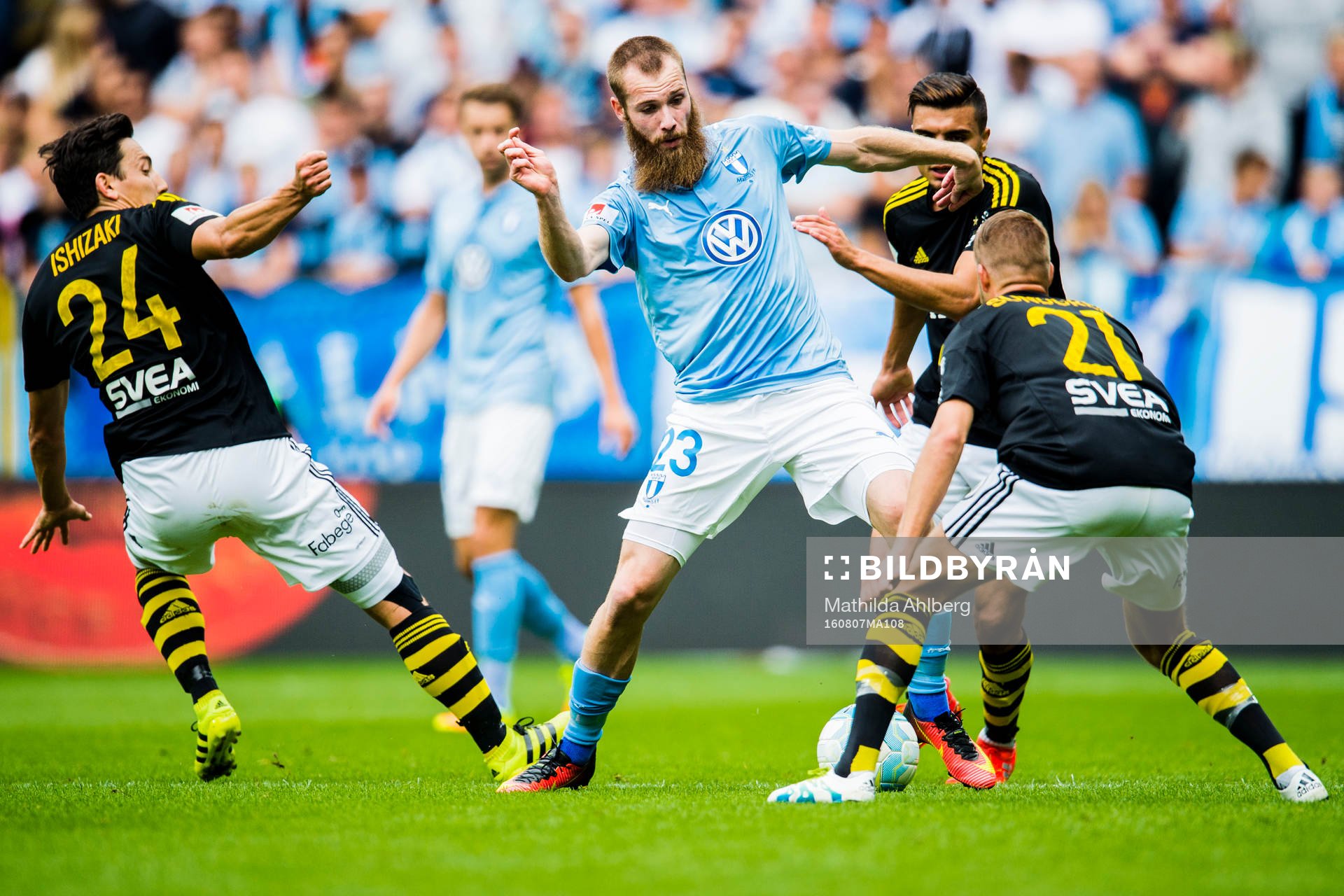 s Stefan Ishizaki (v) och Daniel Sundgren (h) försöker