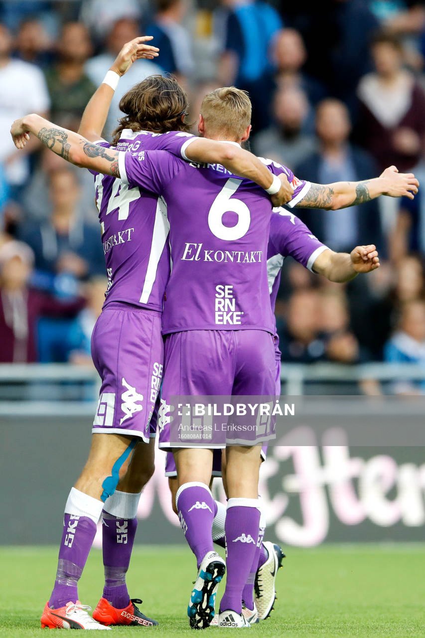 IFK Göteborgs Tom Pettersson och Sebastian Eriksson jublar