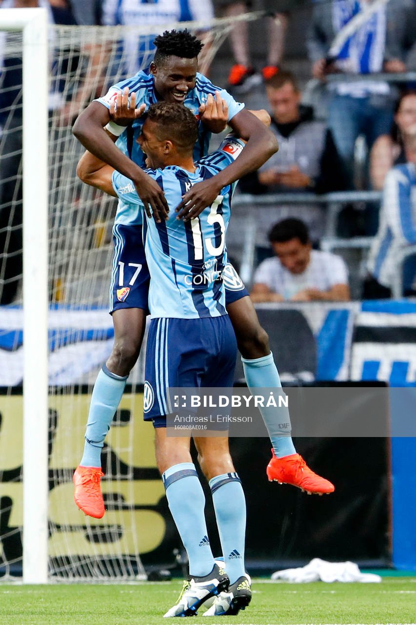 Djurgårdens Michael Olunga och Mathias Ranegie jublar