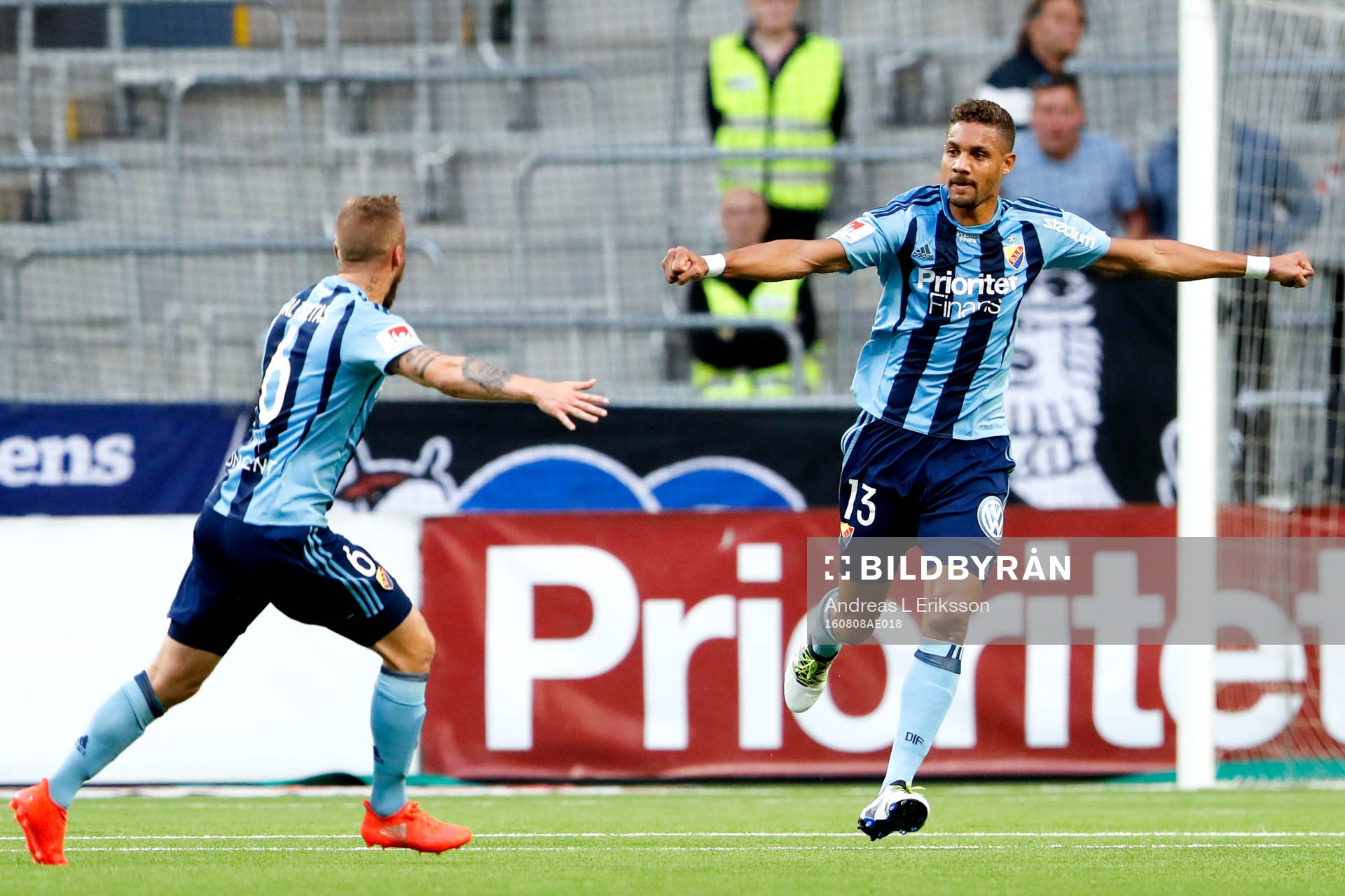 Djurgårdens Alexander Faltsetas och Mathias Ranegie jublar