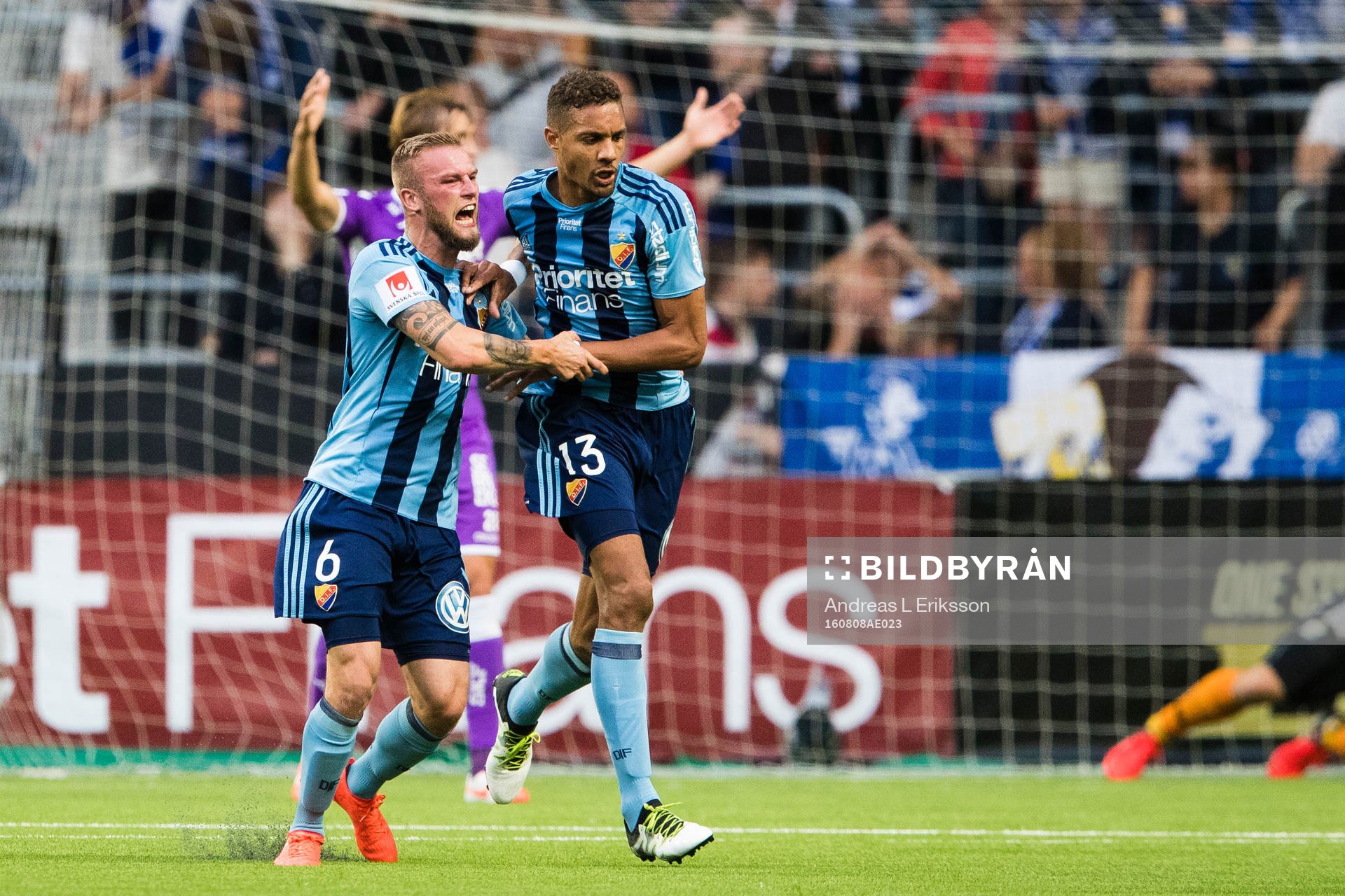 Djurgårdens Alexander Faltsetas jublar med Mathias Ranegie