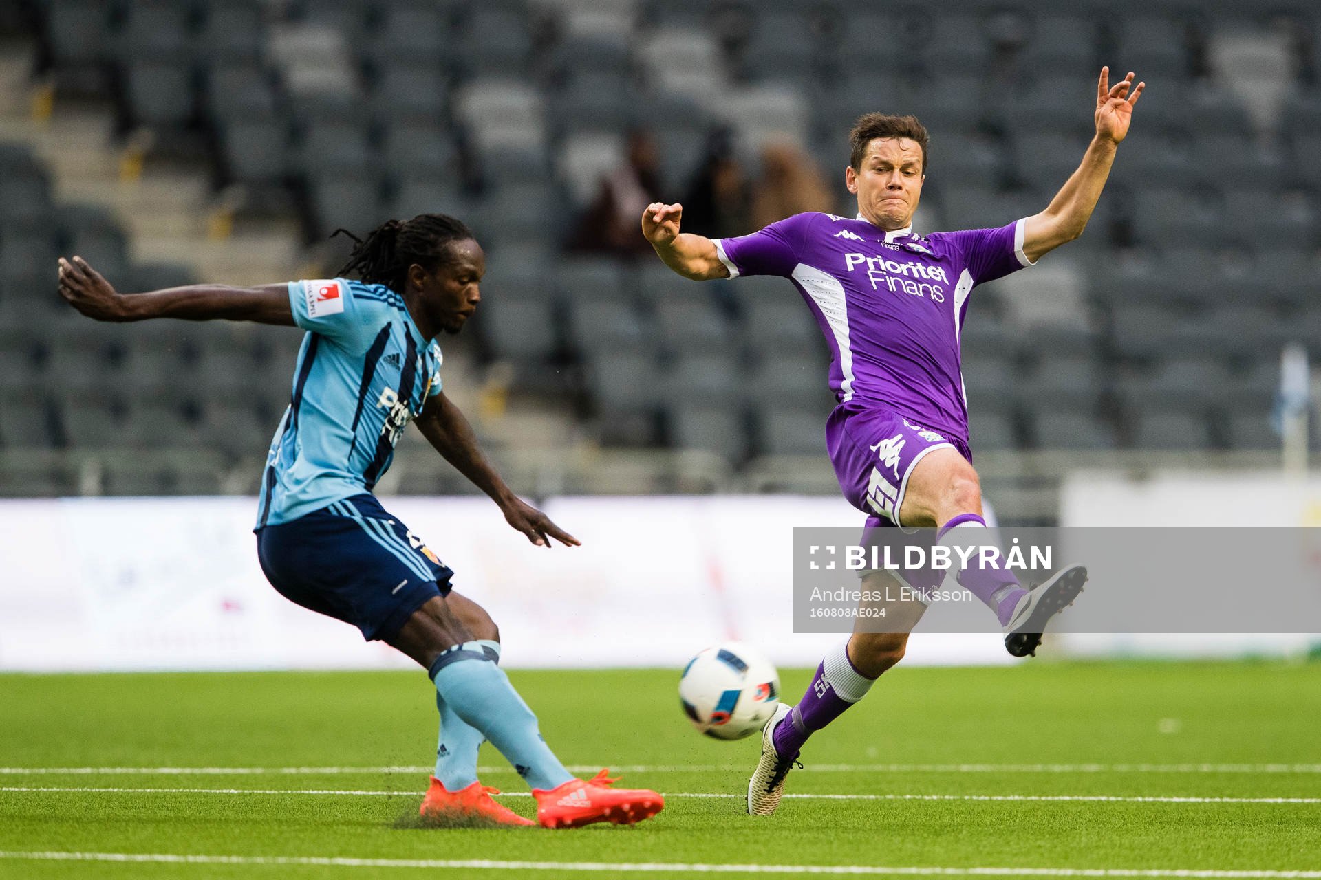 Djurgårdens Kebba Ceesay och IFK Göteborgs Mads Albeck