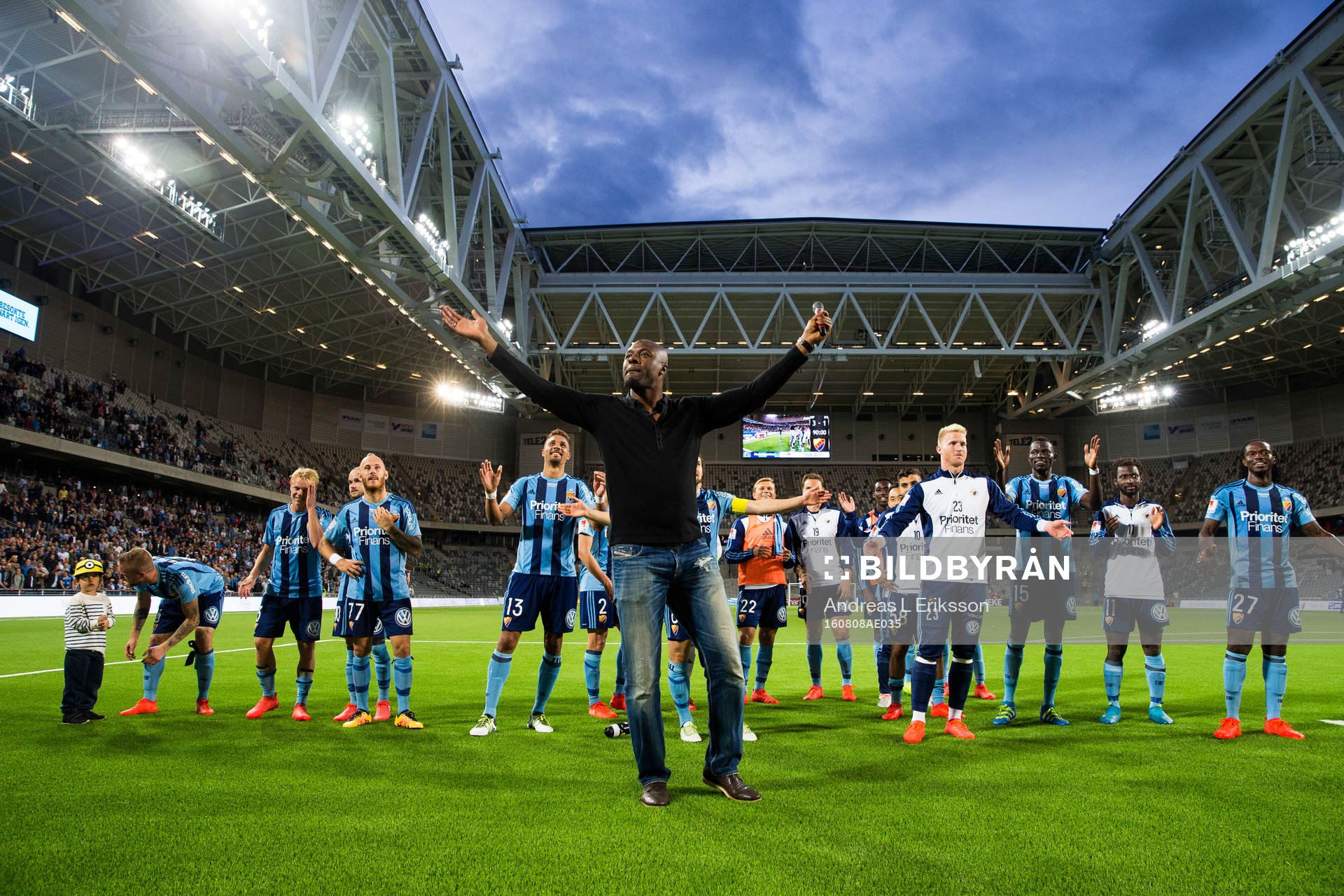 Djurgårdens tidigare målvakt Pa Dembo Touray jublar med