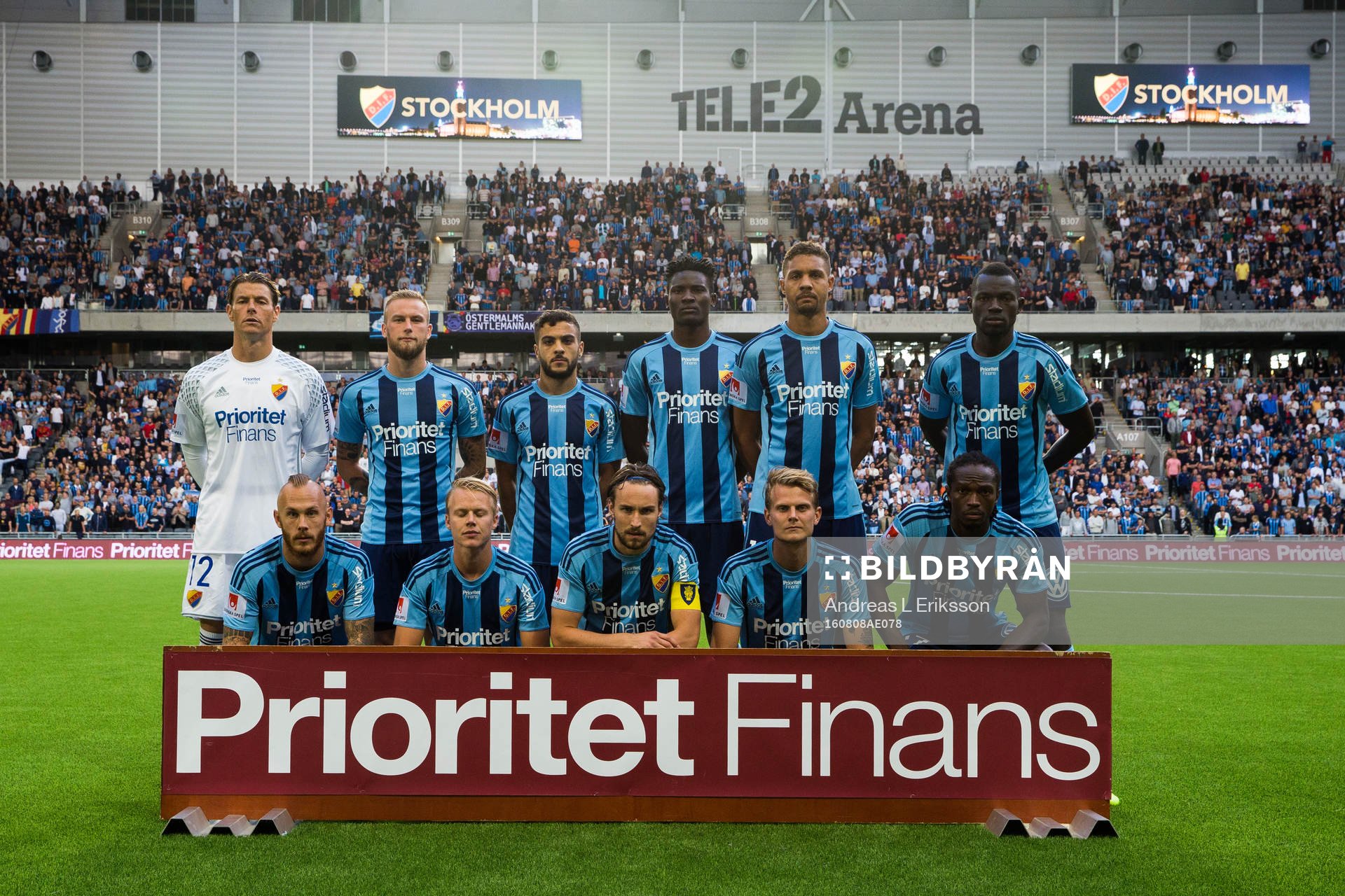 Djurgårdens startelva innan fotbollsmatchen i Allsvenskan mellan Djurgården och IFK Göteborg den 8 augusti 2016 i Stockholm. Övre raden från vänster: målvakt Kenneth Høie, Alexander Faltsetas, Othman El Kabir, Michael Olunga, Mathias Ranegie och Omar Colley. Nedre raden från vänster: Magnus Eriksson, Elliot Käck, Kevin Walker, Tim Björkström och Kebba Ceesay.