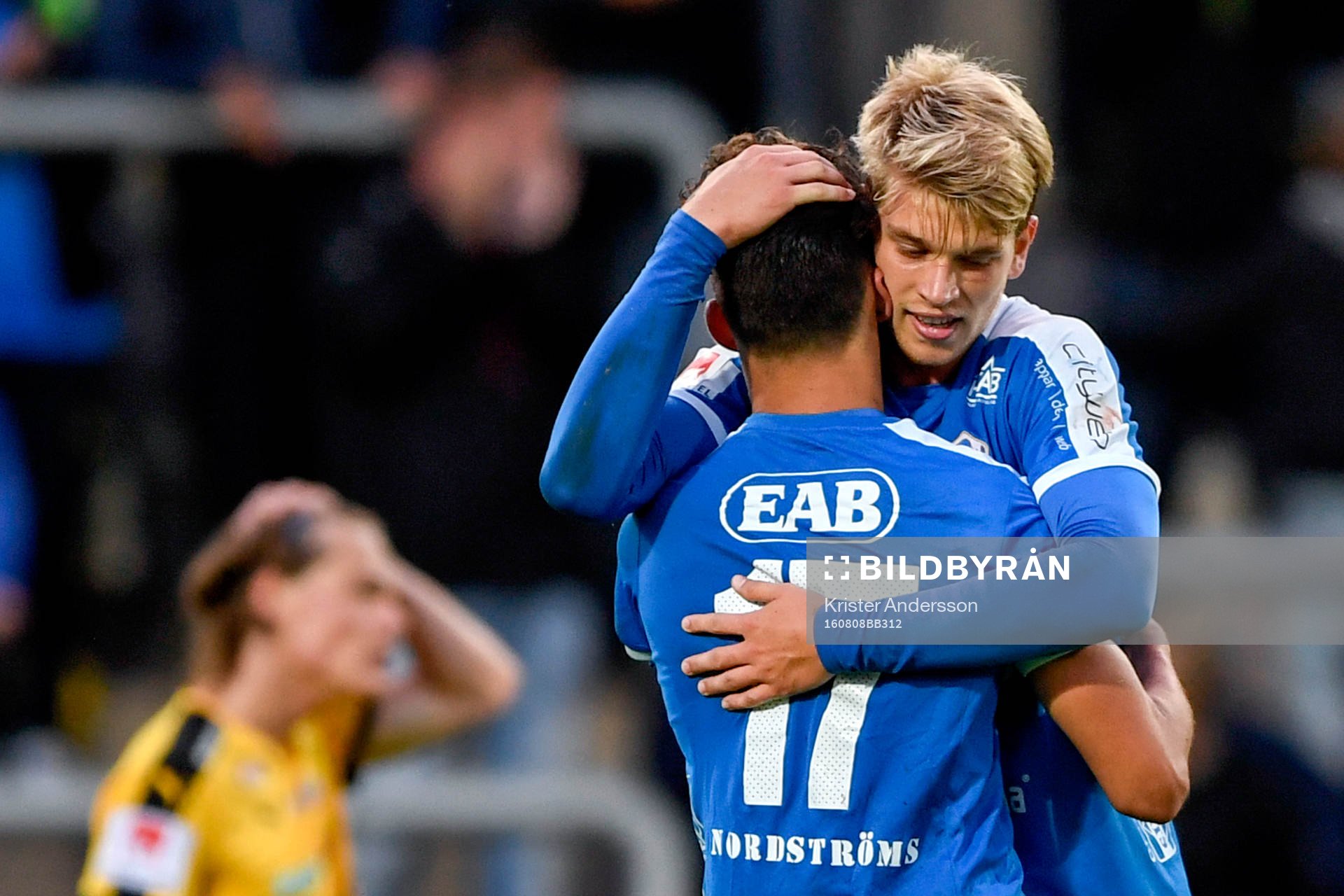 Halmstads Sead Haksabanovic och Marcus Mathisen jublar