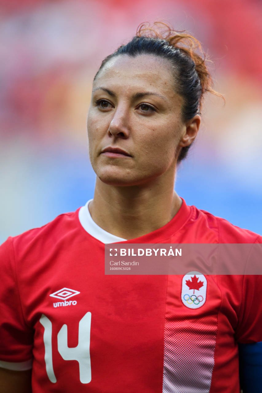 Kanadas Melissa Tancredi vid lineup innan fotbollsmatchen