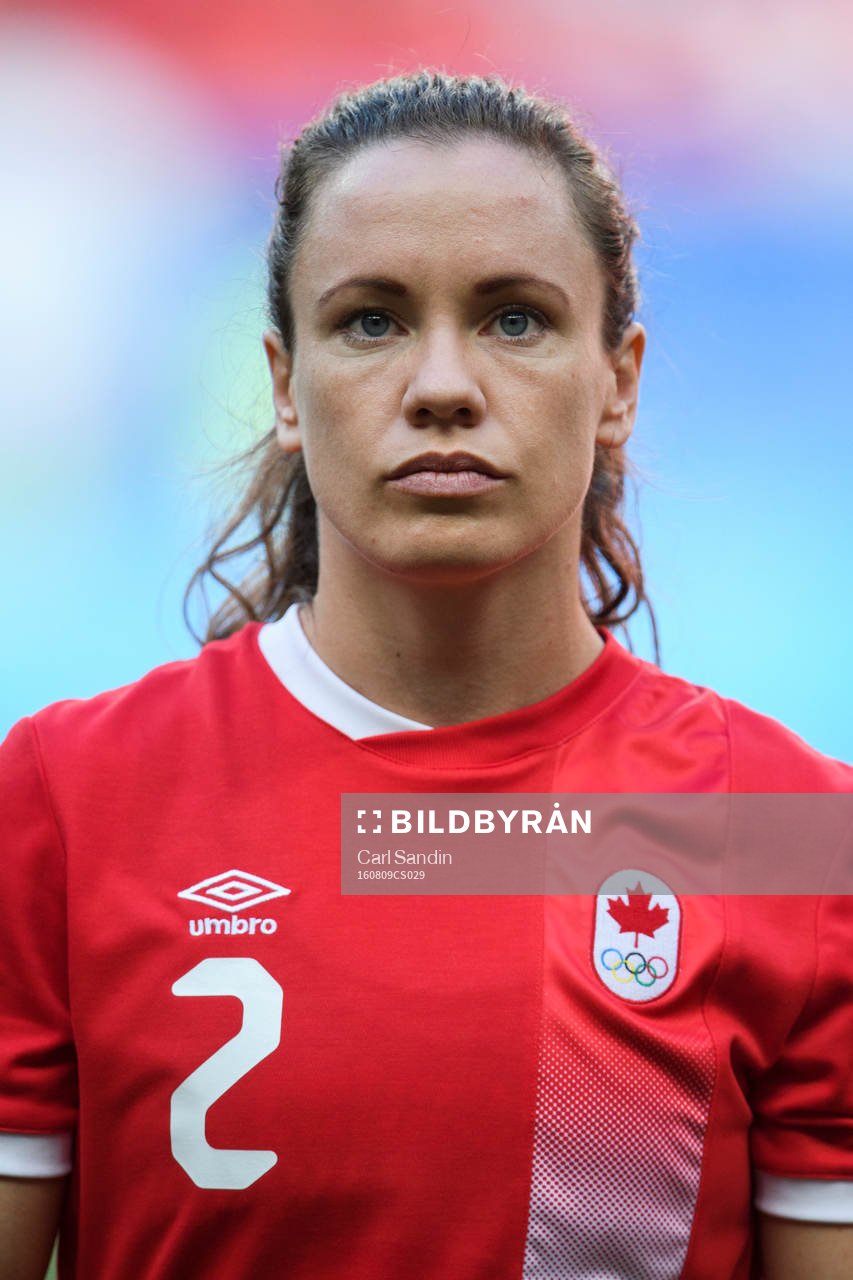 Kanadas Allysha Chapman vid lineup innan fotbollsmatchen