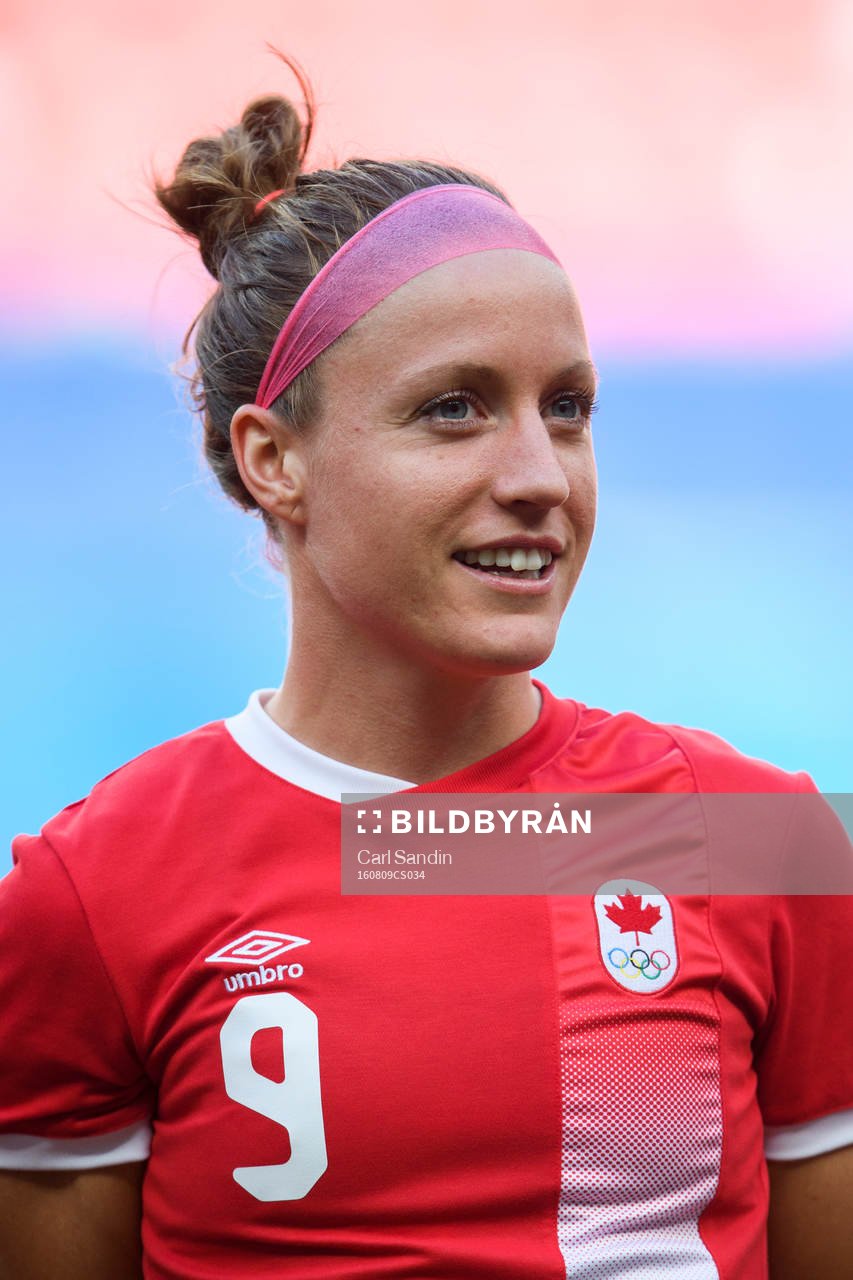 Kanadas Josee Belanger vid lineup innan fotbollsmatchen