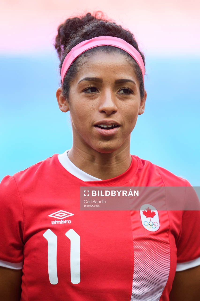 Kanadas Desiree Scott vid lineup innan fotbollsmatchen
