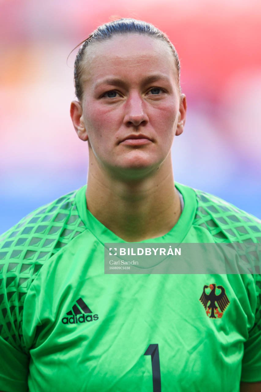 Tysklands målvakt Almuth Schult vid lineup innan fotbollsmatchen mellan Tyskland och Kanada den 9 augusti 2016 under OS i Brasilia.