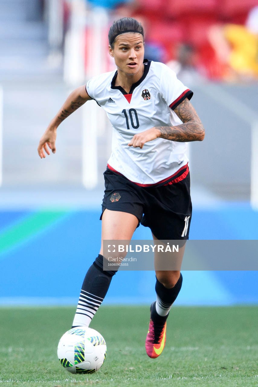 Tysklands Dzsenifer Marozsan i fotbollsmatchen mellan Tyskland och Kanada den 9 augusti 2016 under OS i Brasilia.