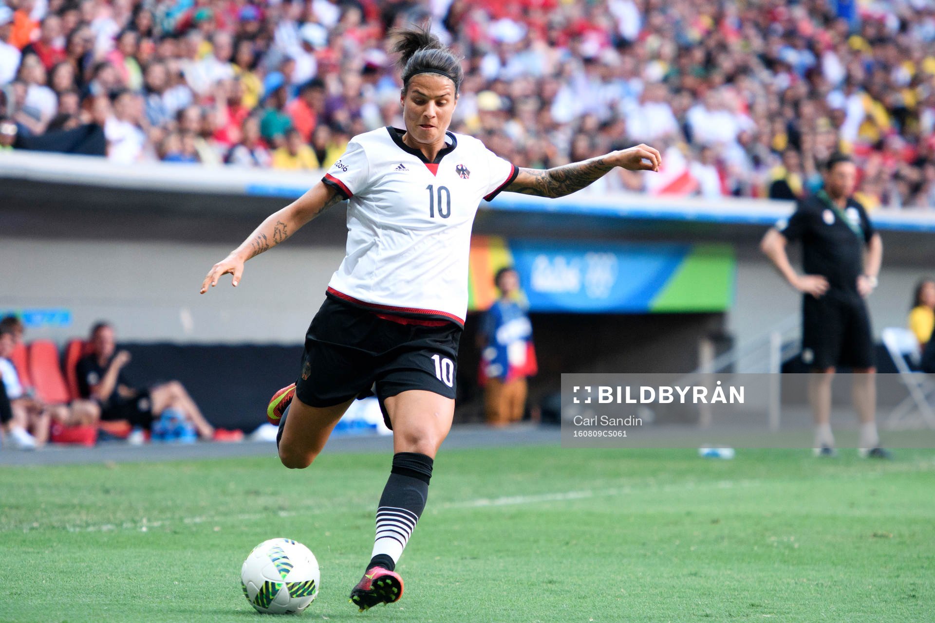 Tysklands Dzsenifer Marozsan i fotbollsmatchen mellan