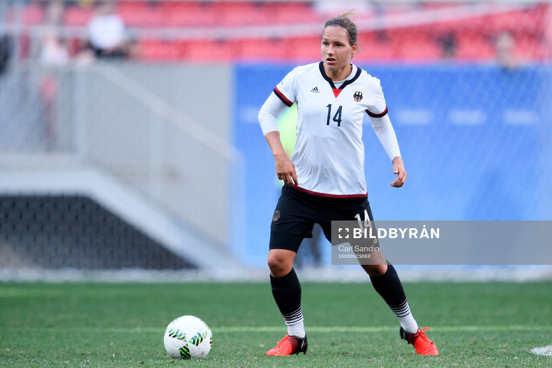 Tysklands Babett Peter i fotbollsmatchen mellan Tyskland