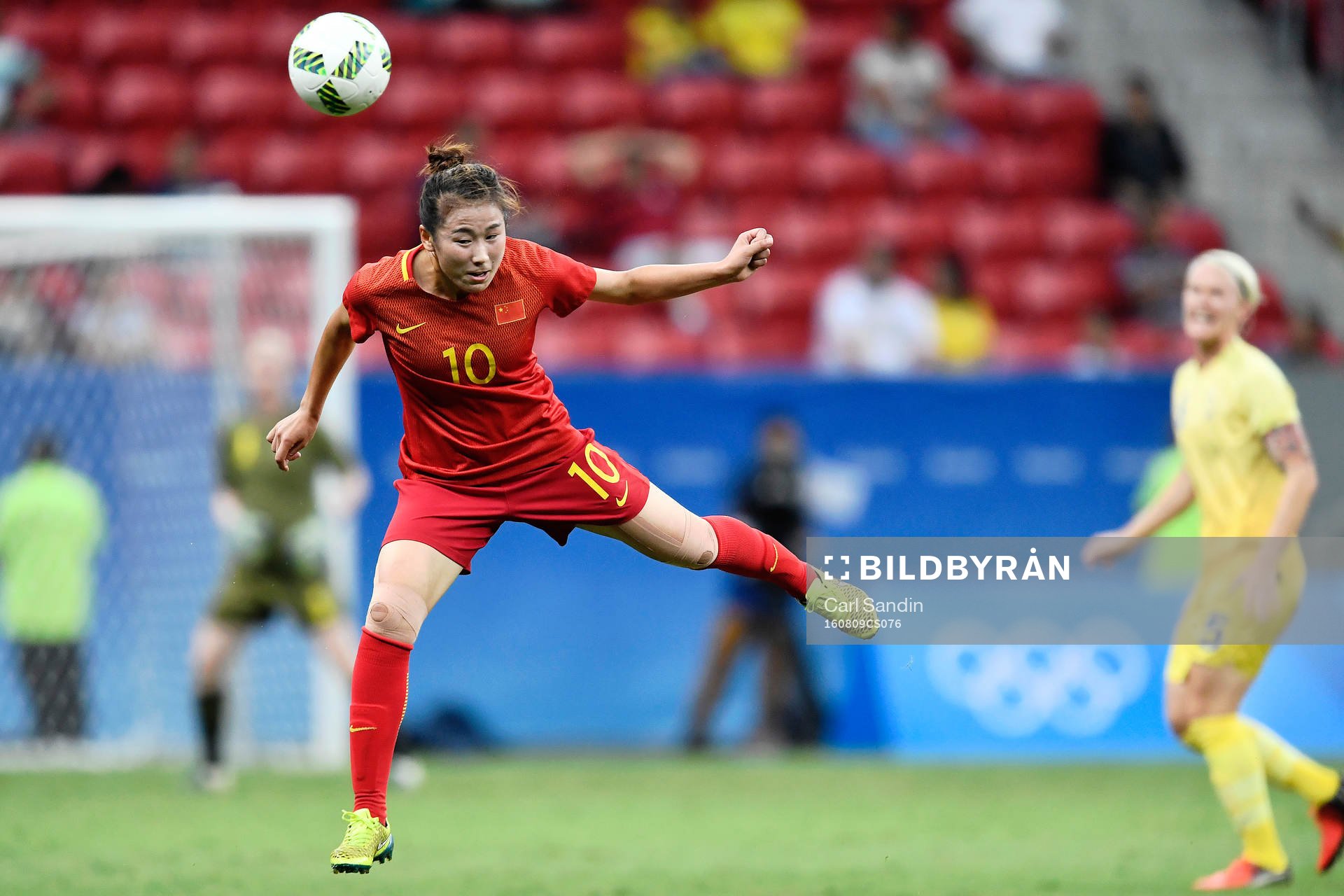 Kinas Li Yang i fotbollsmatchen mellan Kina och Sverige