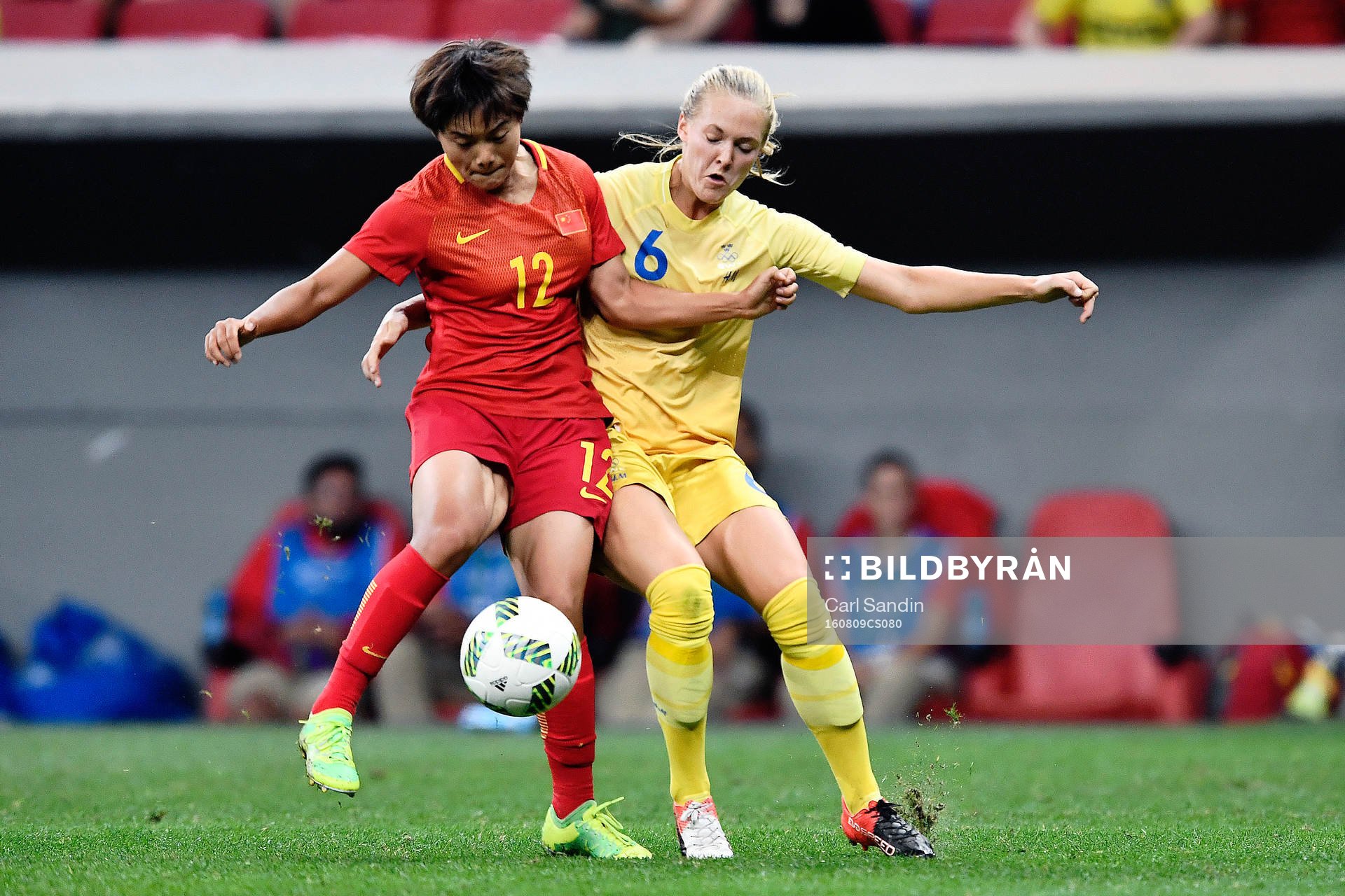 Kinas Shuang Wang och Sveriges Magdalena Ericsson i