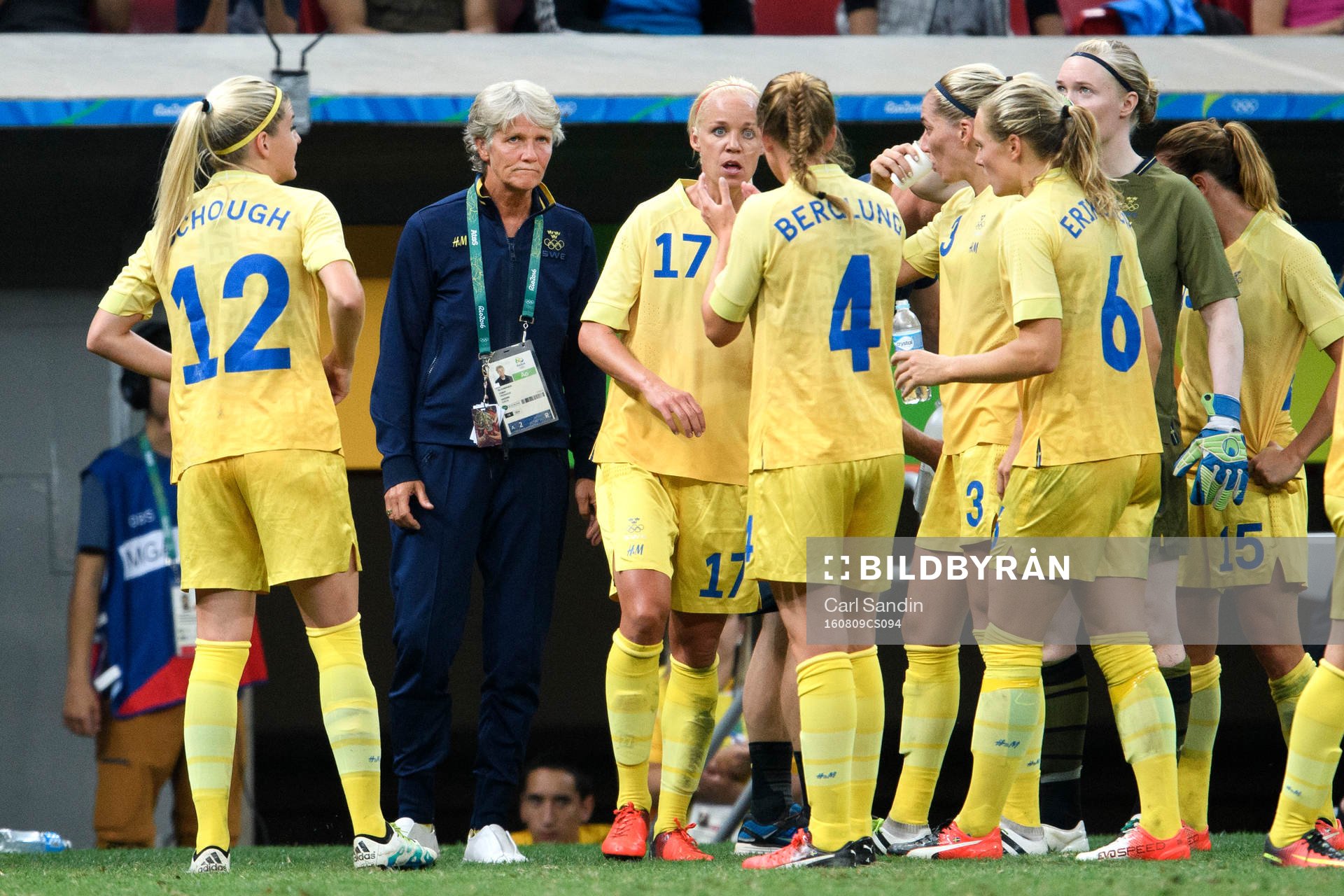 Sveriges förbundskapten Pia Sundhage och Caroline Seger i