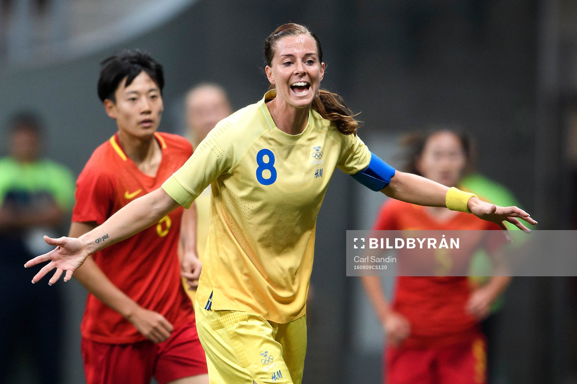 Sveriges Lotta Schelin reagerar i fotbollsmatchen mellan