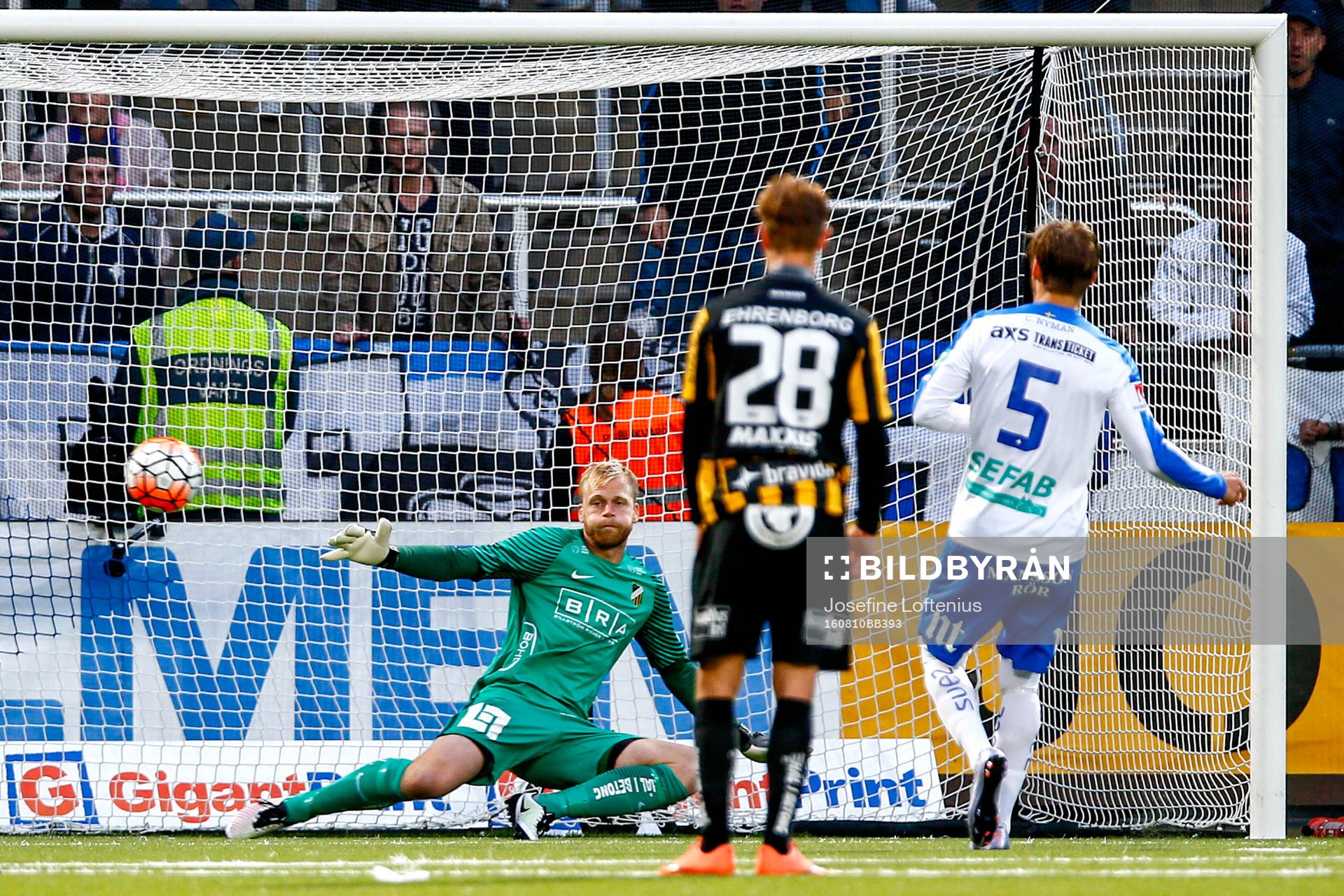 Norrköpings Christoffer Nyman gör 1-1 på straff