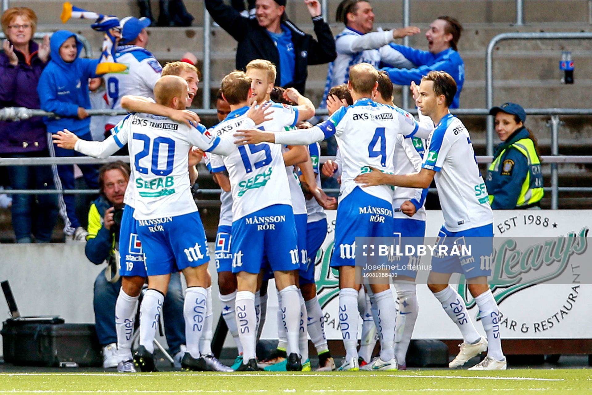 Norrköpings Sebastian Andersson jublar med lagkamraterna