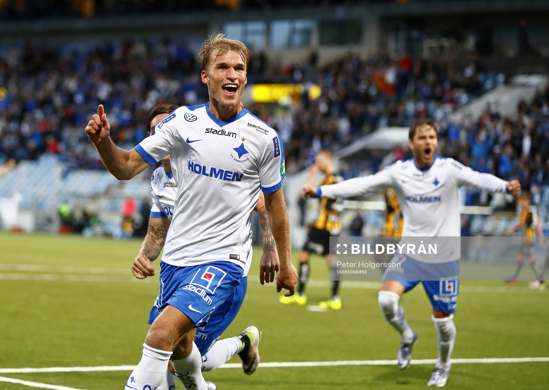 Norrköpings Sebastian Andersson jublar