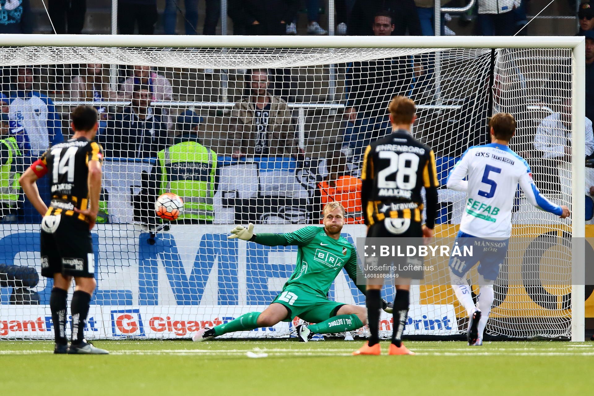 Norrköpings Christoffer Nyman sätter straff och mål 1-1