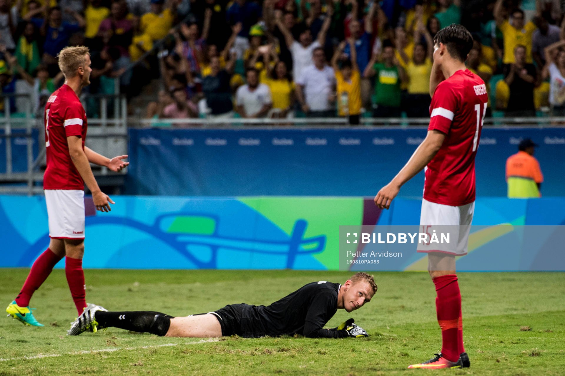 Danmarks målvakt Jeppe Højbjerg deppar