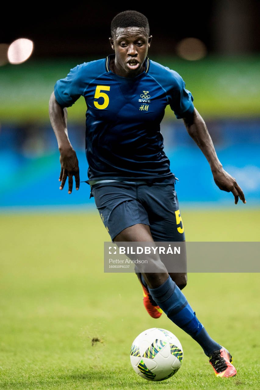 Sveriges Pa Konate under fotbollsmatchen mellan Japan och Sverige den 10 augusti 2016 under OS i Salvador.