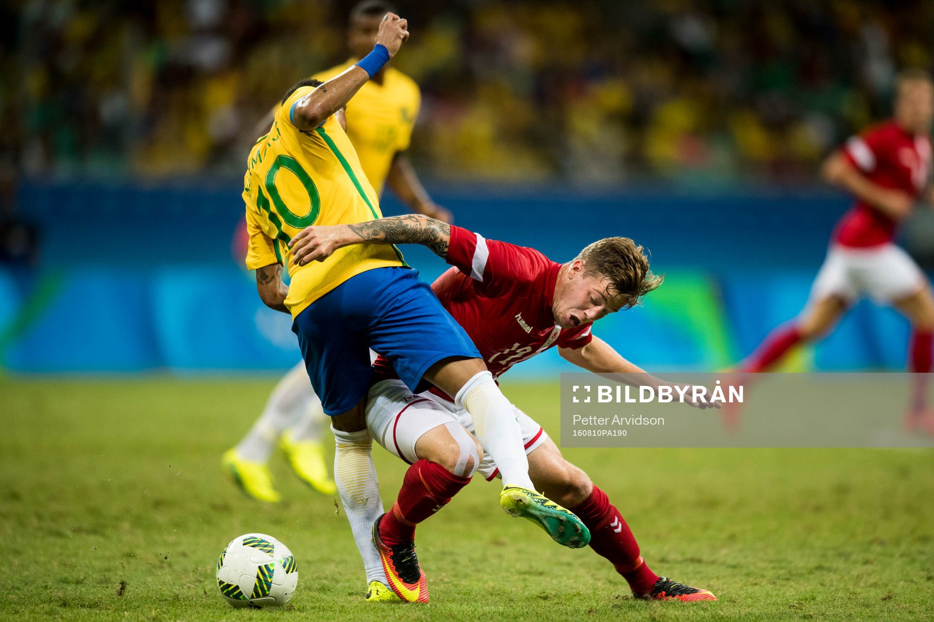 Brasiliens Neymar och Danmarks Frederik Borsting