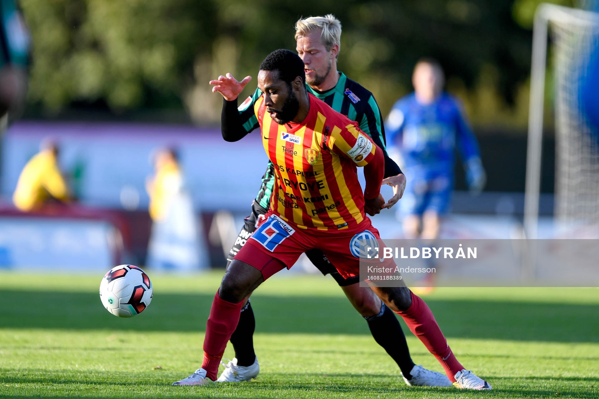 Syrianskas Victor Vera Garcia  och Varbergs Sebastian Crona