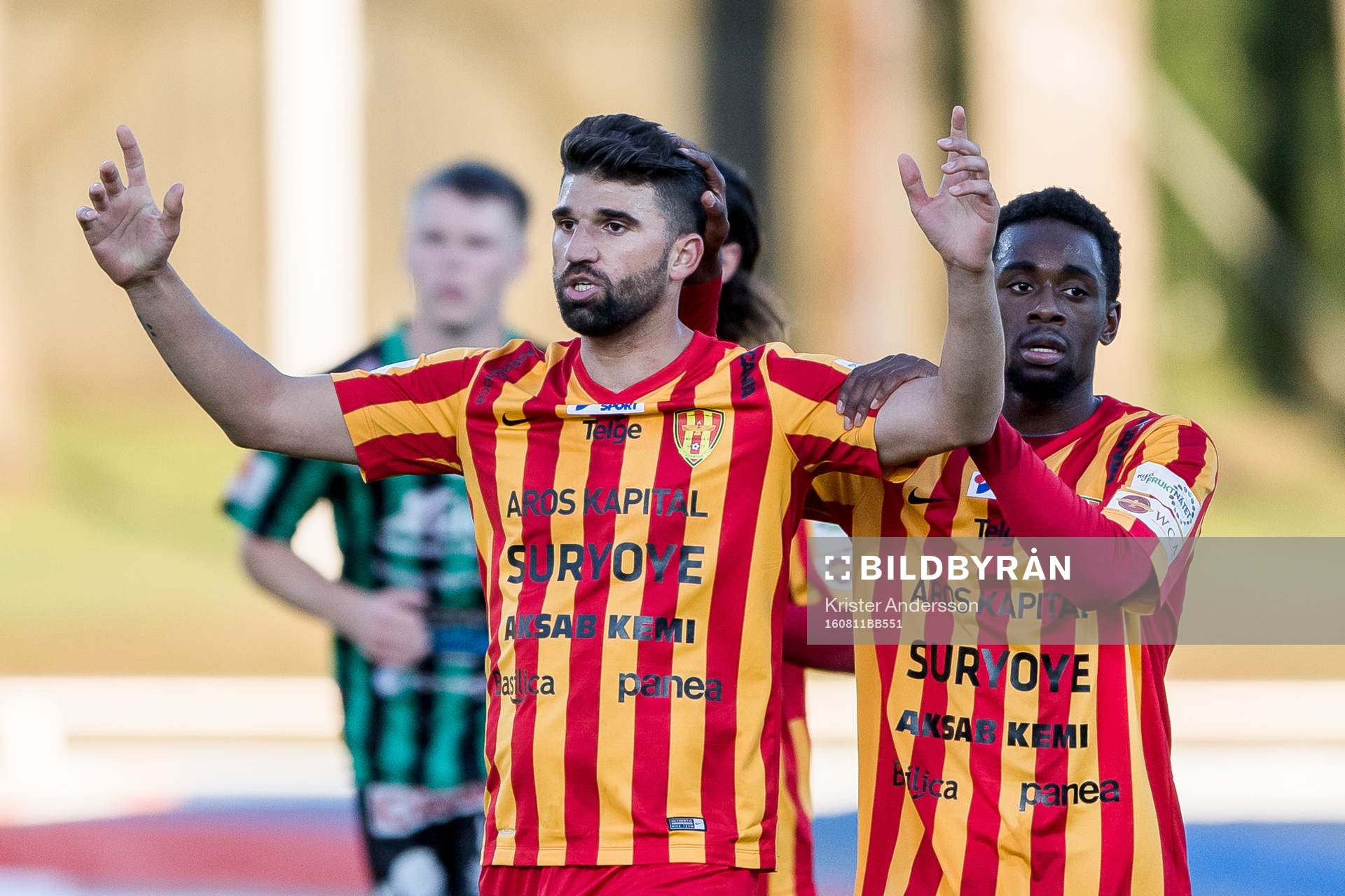 Syrianskas Mattias Mete jublar efter 0-2 under fotbollsmatchen i Superettan mellan Varberg och Syrianska den 11 augusti 2016 i Varberg.