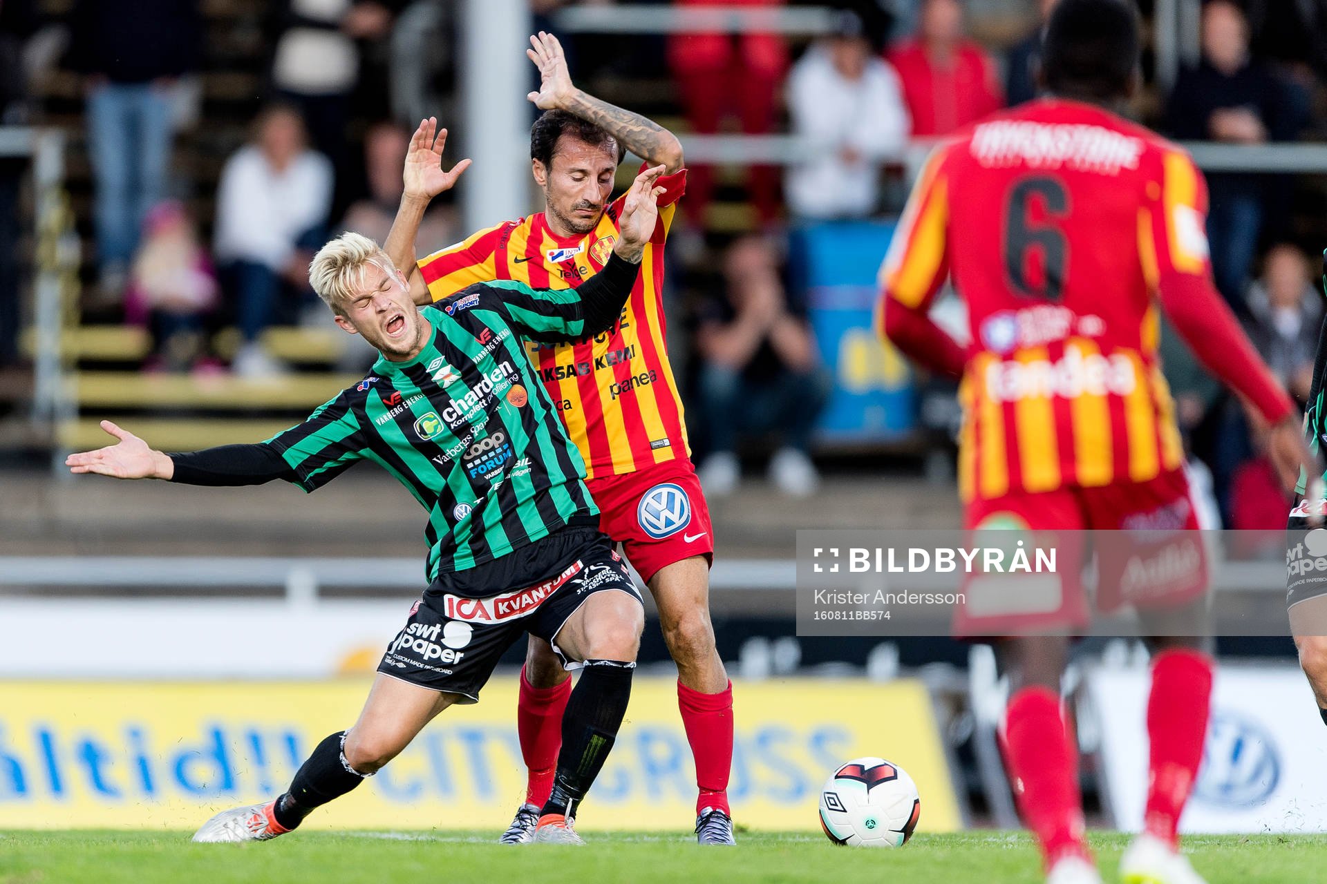 Varbergs Mats Andre Kaland och Syrianskas Louay Chanko