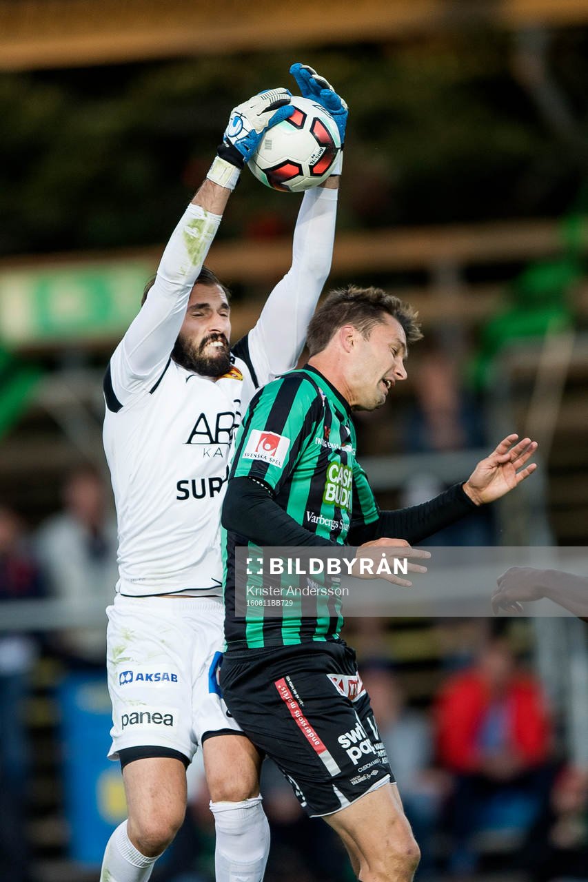 Syrianskas målvakt Dejan Garaca och Varbergs Peter Nyström