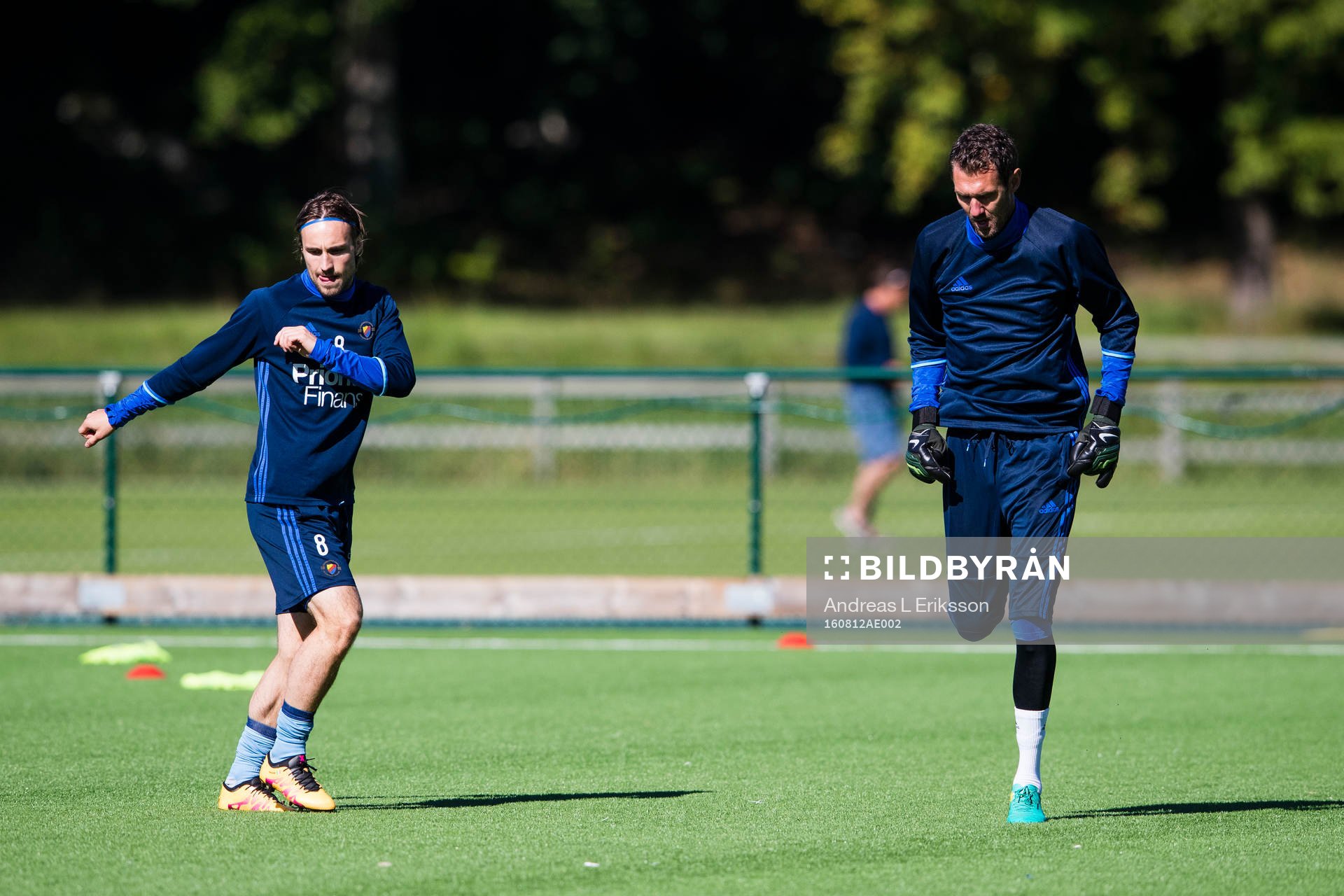 Djurgårdens Kevin Walker och målvakt Andreas Isaksson