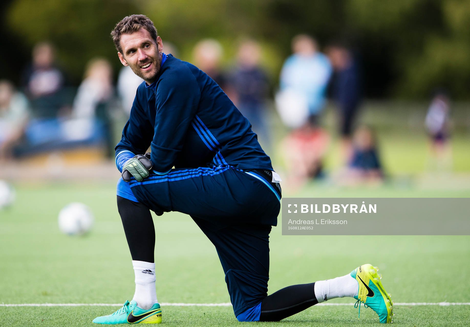 Djurgårdens målvakt Andreas Isaksson under en fotbollsträning med Djurgården den 12 augusti 2016 i Stockholm. 
