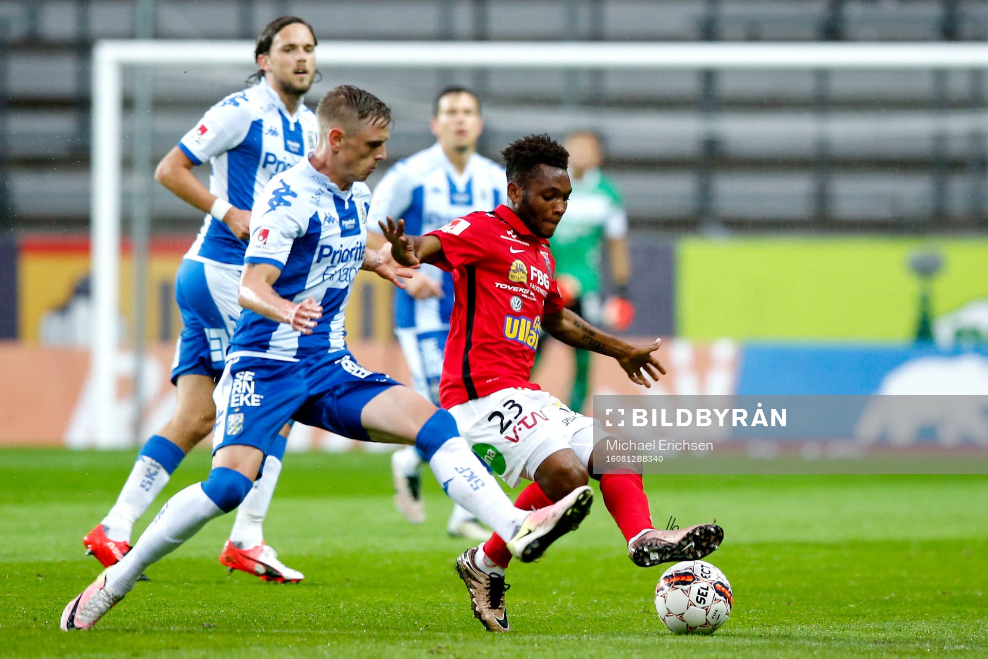 IFK Göteborgs Sören Rieks och Falkenbergs Enock Kwakwa