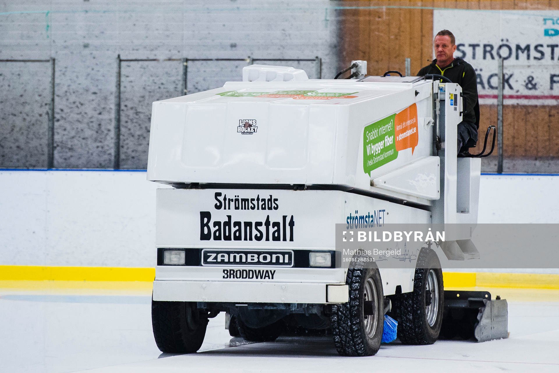En ismaskin som spolar isen
