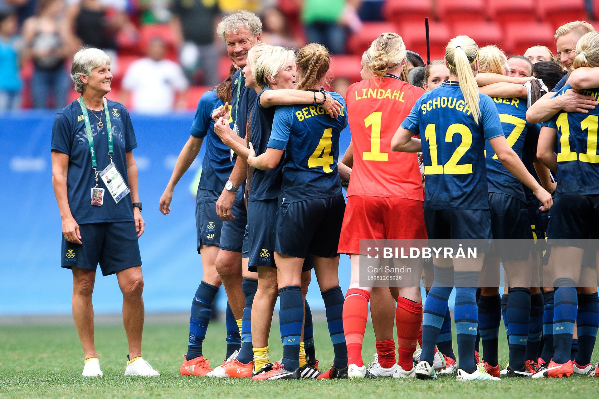 Sveriges förbundskapten Pia Sundhage jublar
