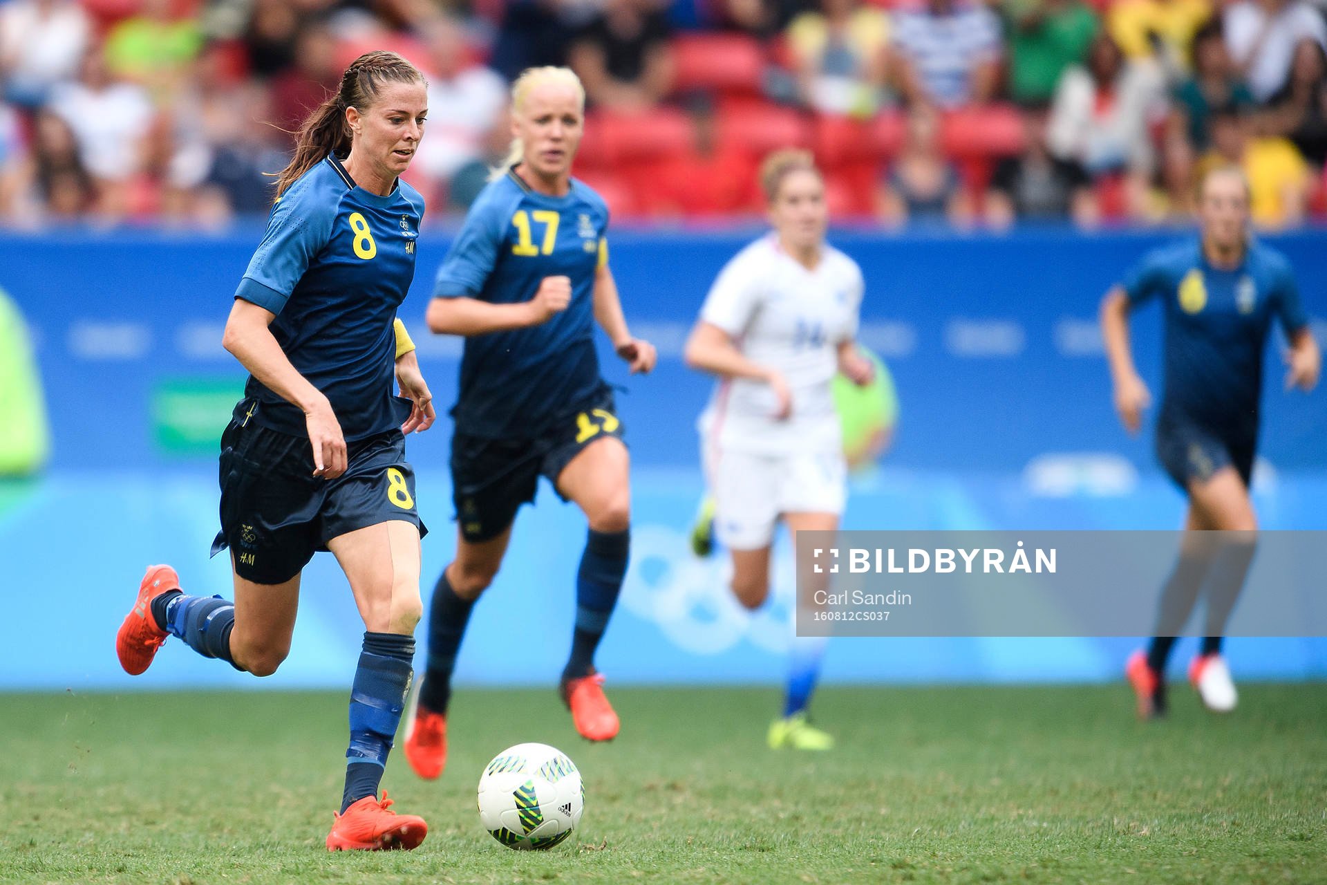 Sveriges Lotta Schelin i kvartsfinalen i fotboll mellan USA