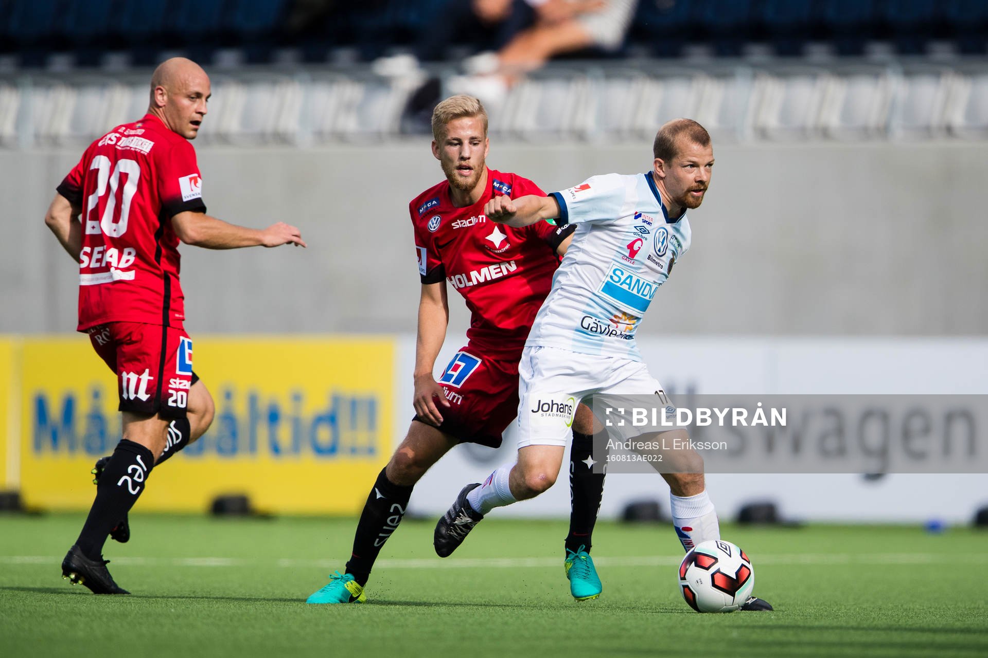 Norrköpings Daniel Sjölund och Filip Dagerstål ser på