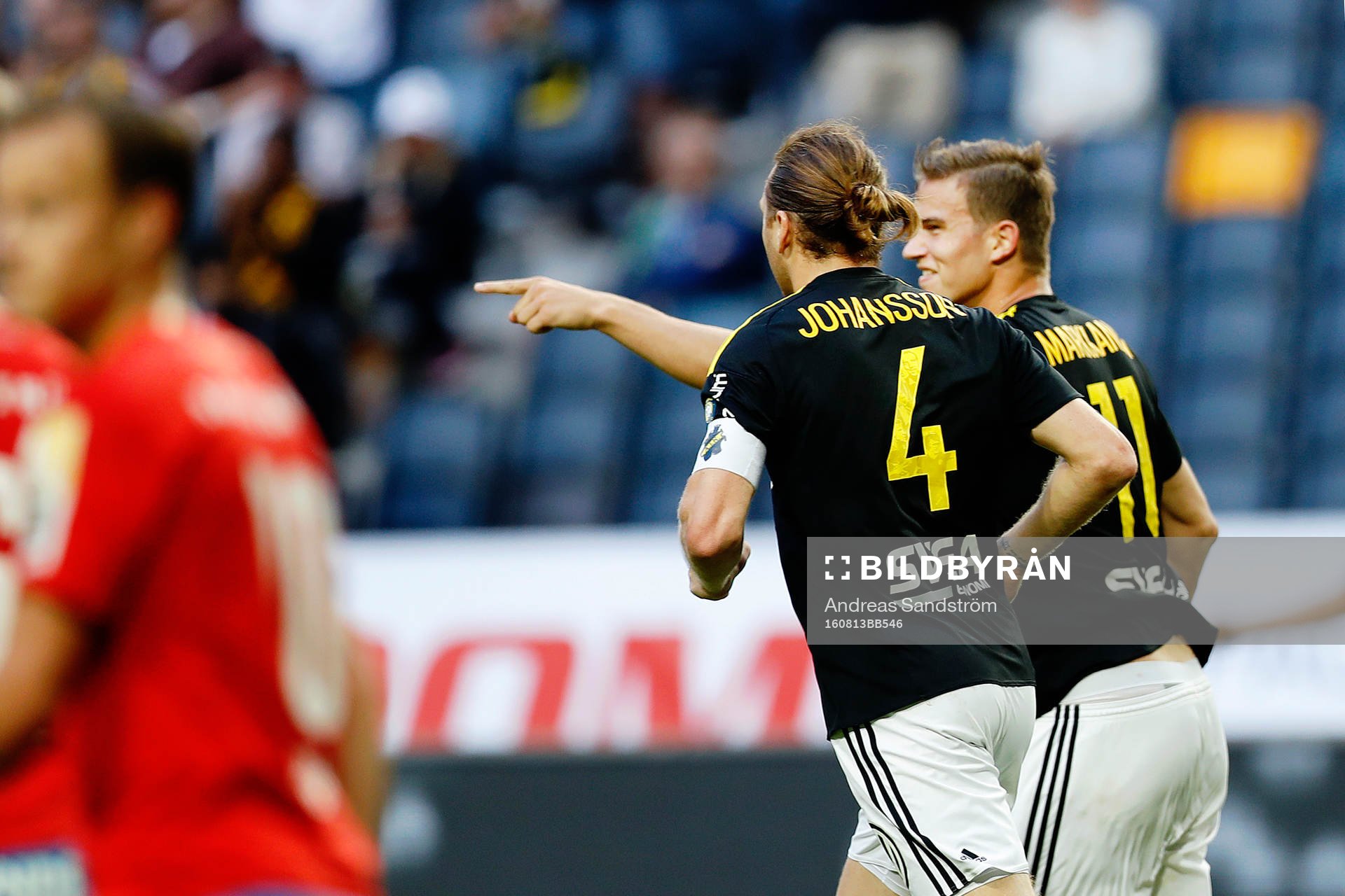 s Eero Markkanen gör 1-1 och jublar med Nils-Eric Johansson
