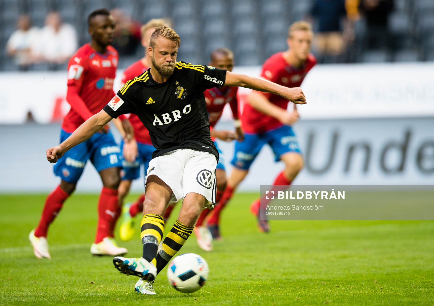 s Daniel Sundgren gör 2-1 på straff