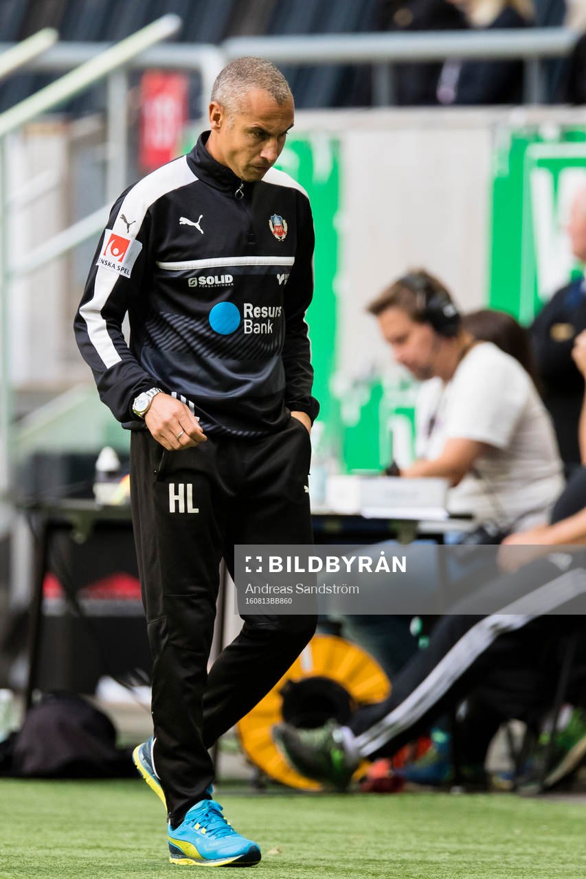 Helsingborgs manager Henrik Larsson ser deppig ut