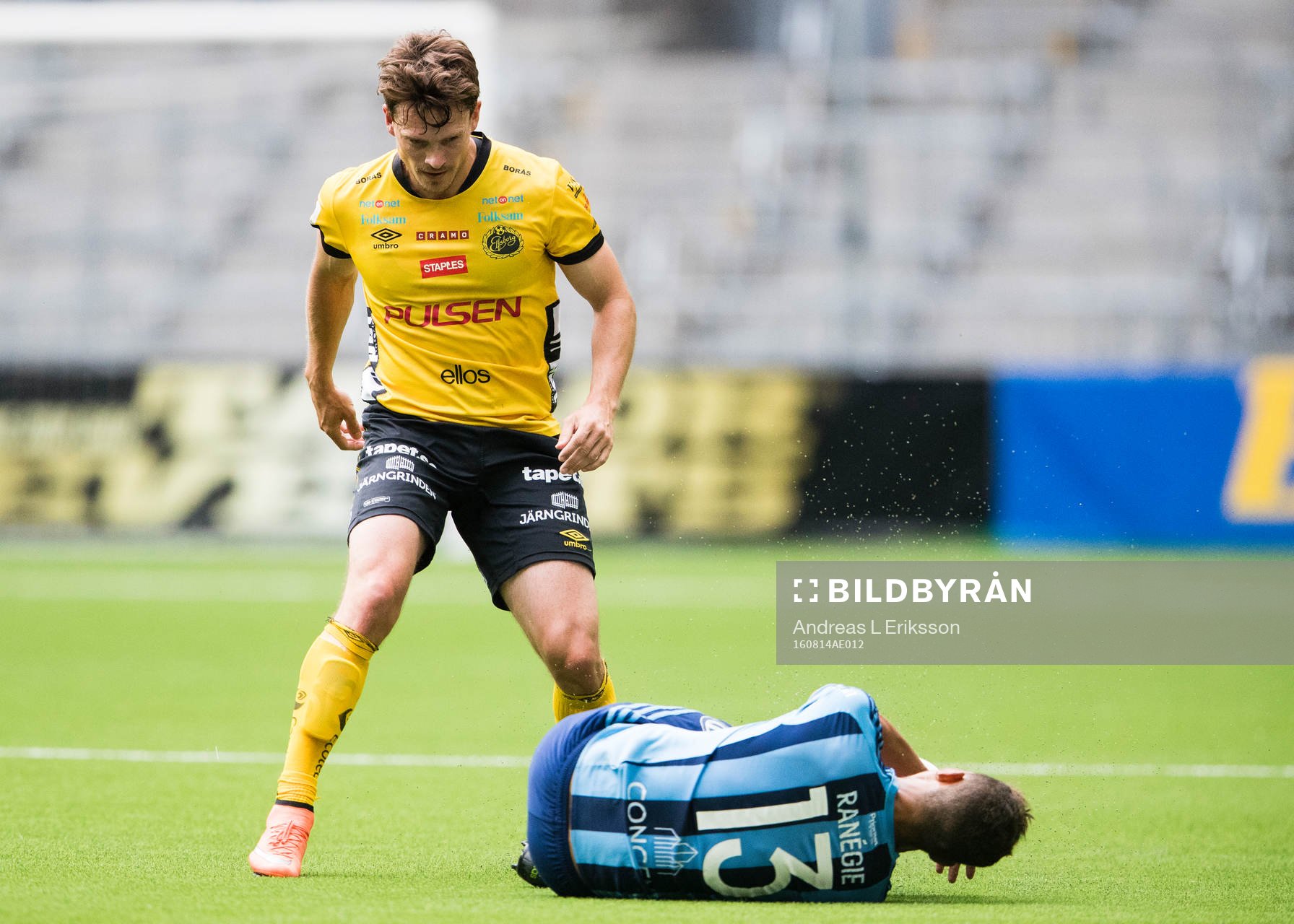 Elfsborgs Jörgen Horn ser på när Djurgårdens Mathias